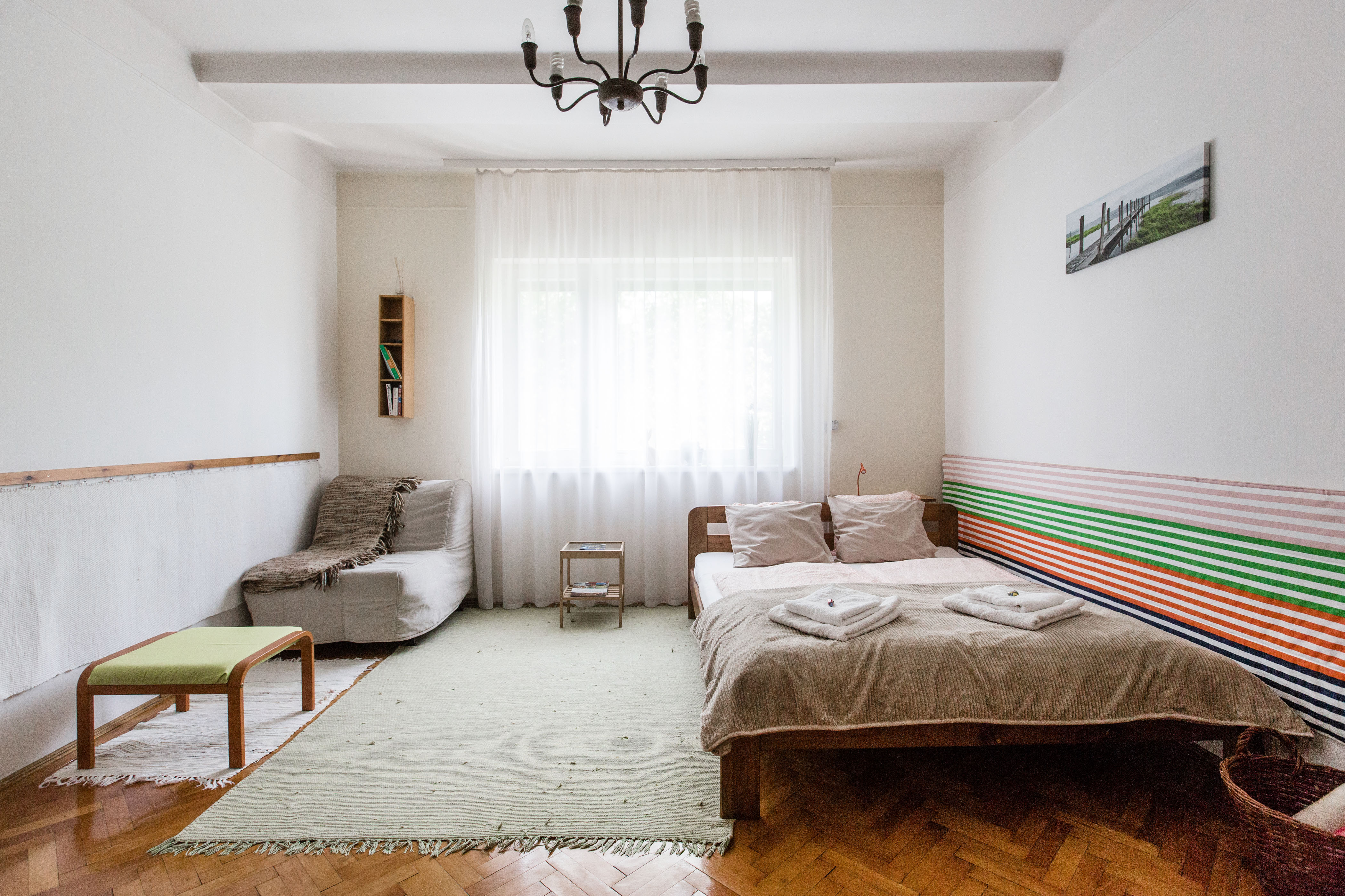 Lovely apartment w/cheap parking