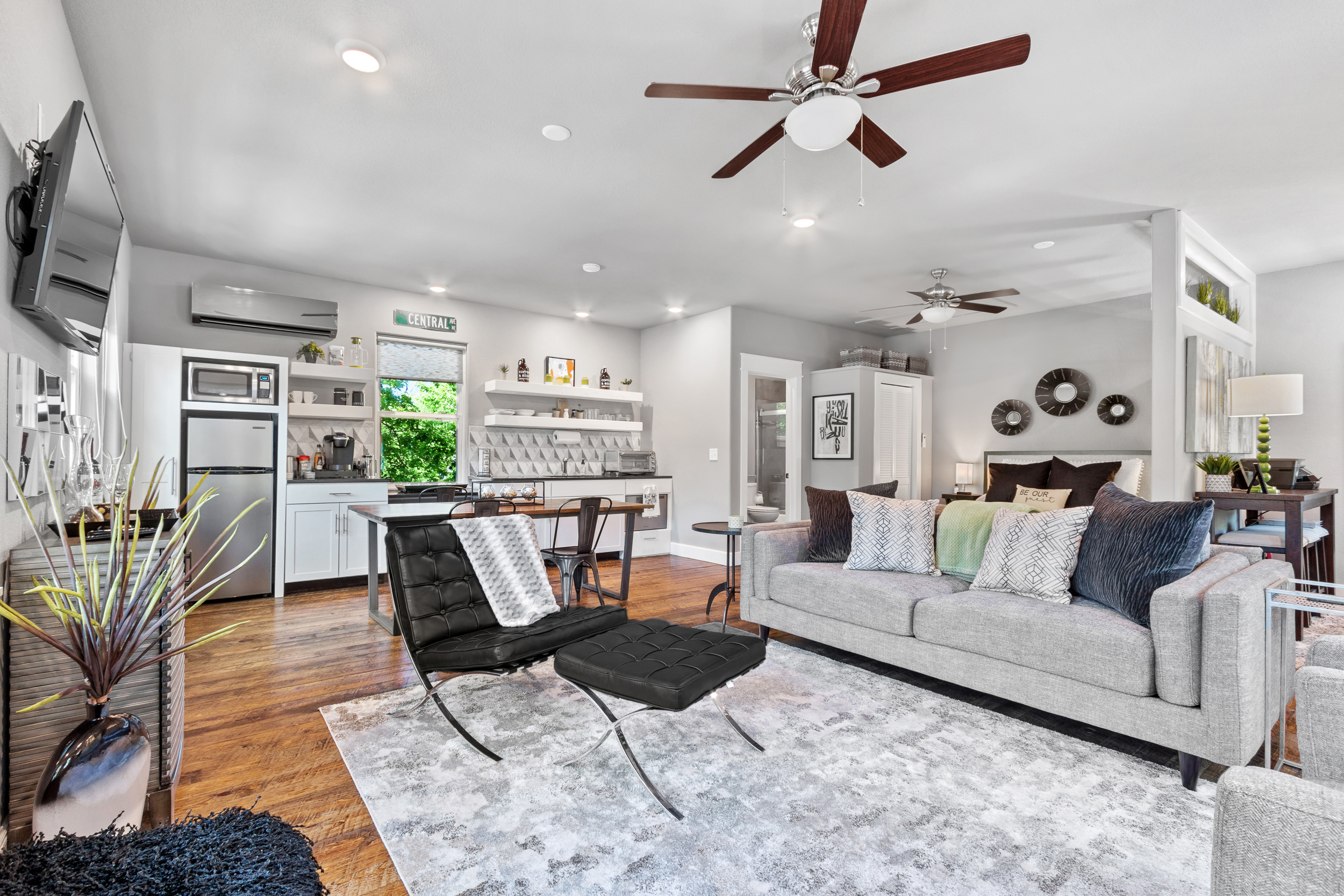 Studio A on Central-Steps From Bentonville Square!