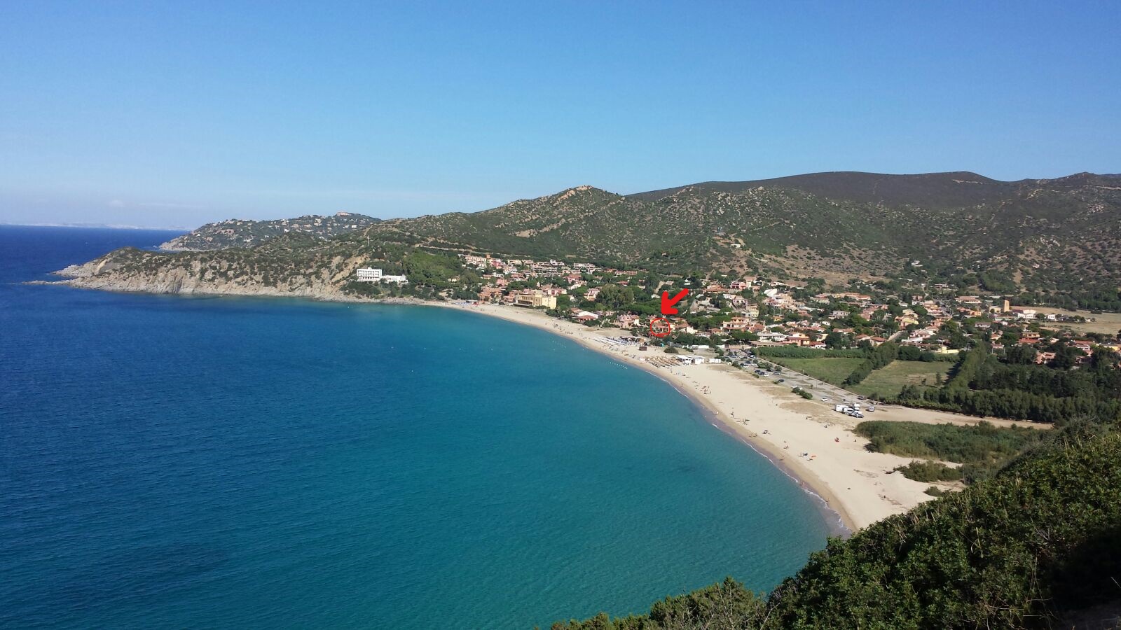 Villa a stone's throw from the sea