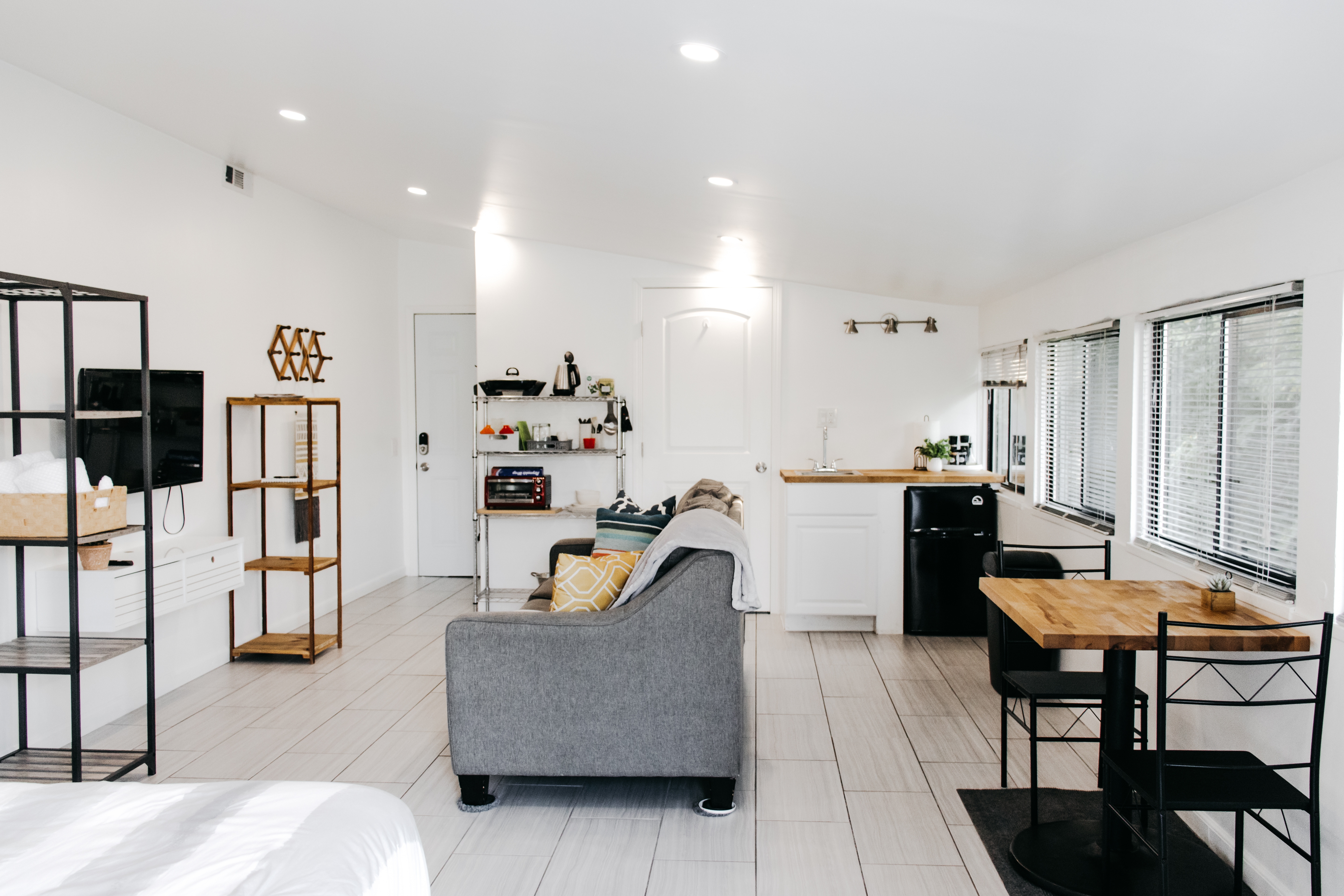 Charming modern studio space, bethel friendly