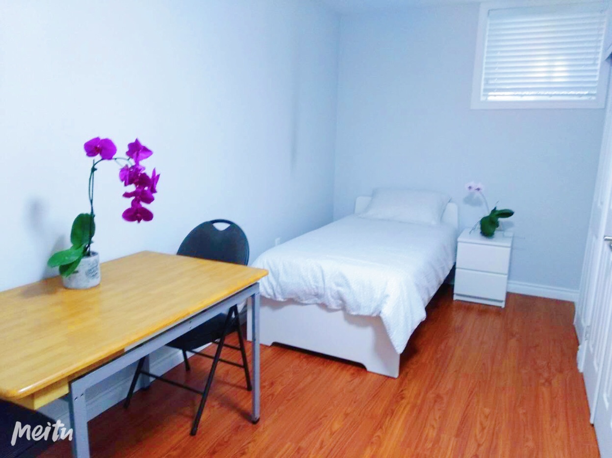 Comfy & Clean Room - Little Italy :)