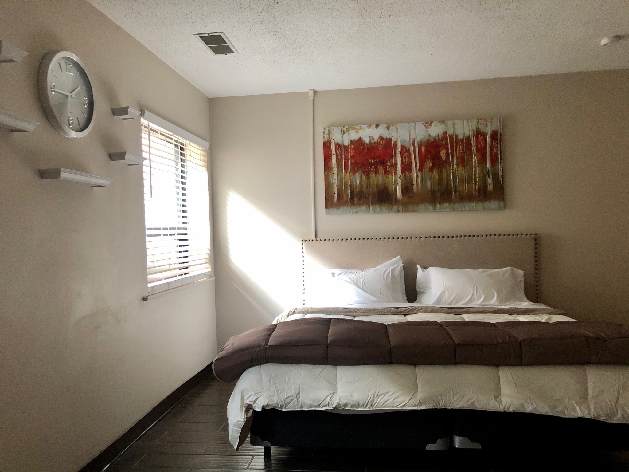 Room 6 within Pine Mountain Bed & Breakfast Boutique hotels for Rent