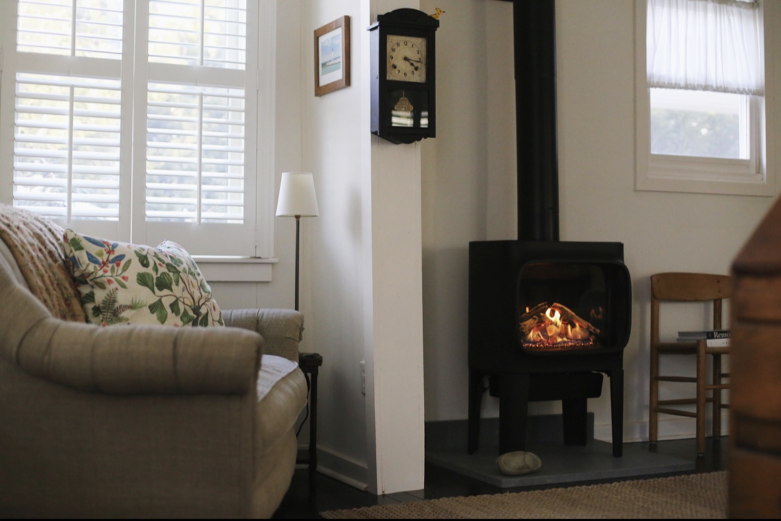 A/C! Cozy Charlevoix cottage steps from lake. Cottages for Rent in