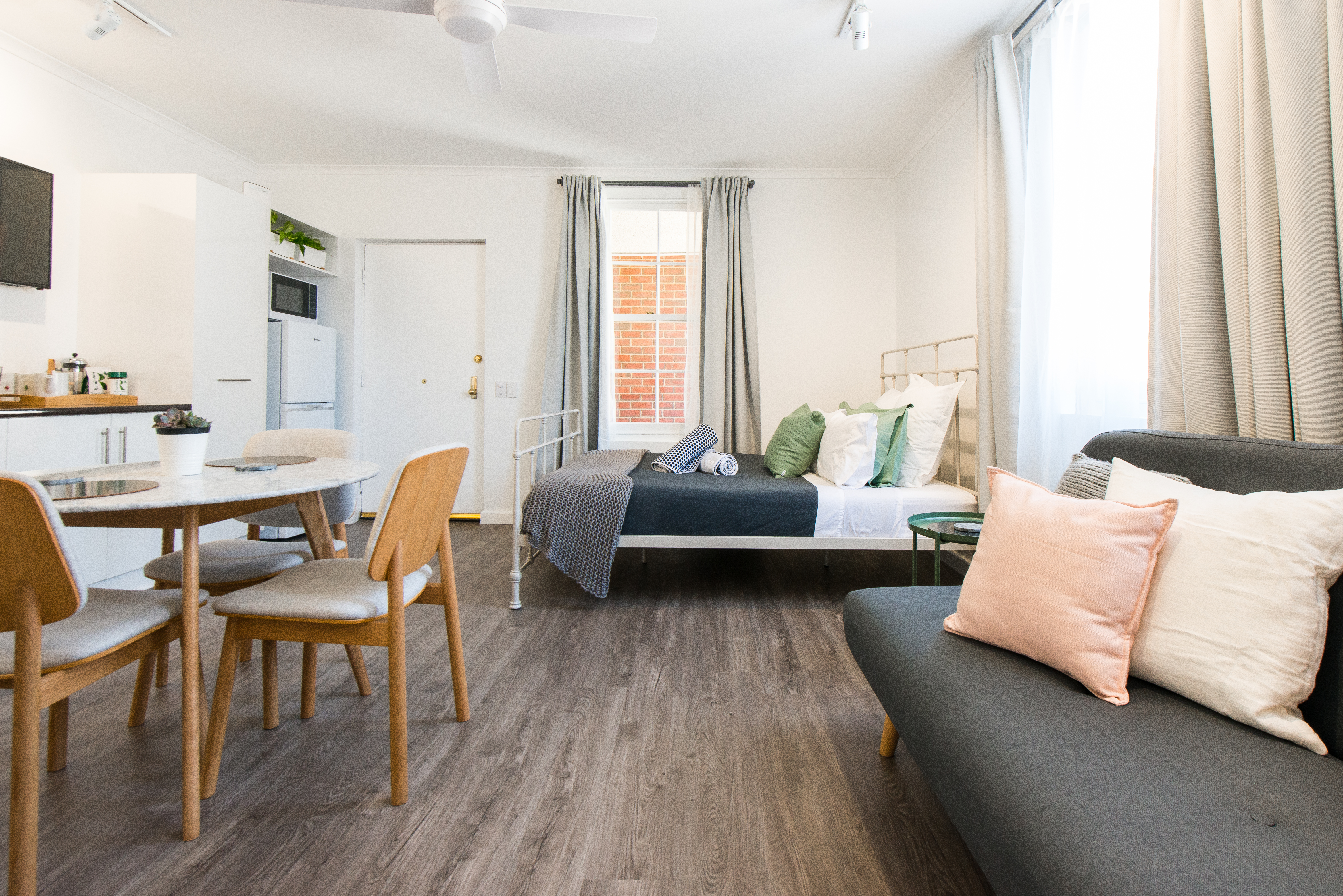 Spotless Parkside Studio in Heritage Gem
