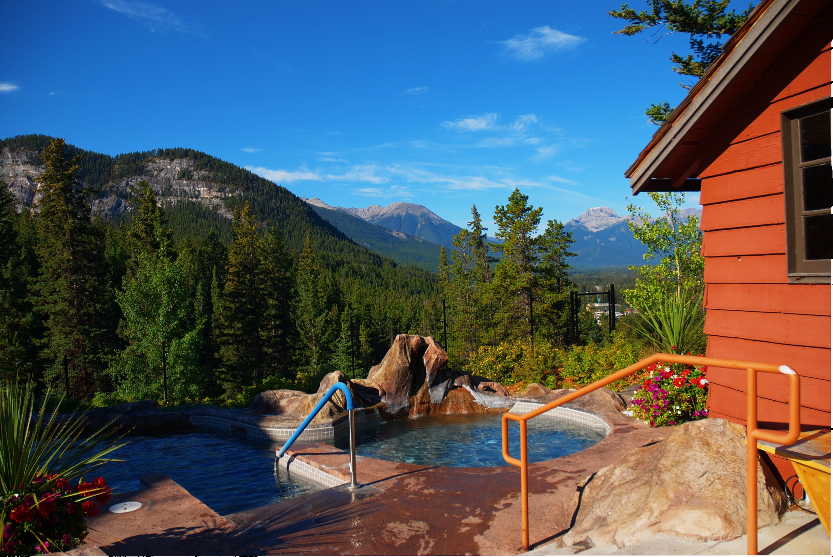 Banff Getaway in great Location | Private Hot Tub!