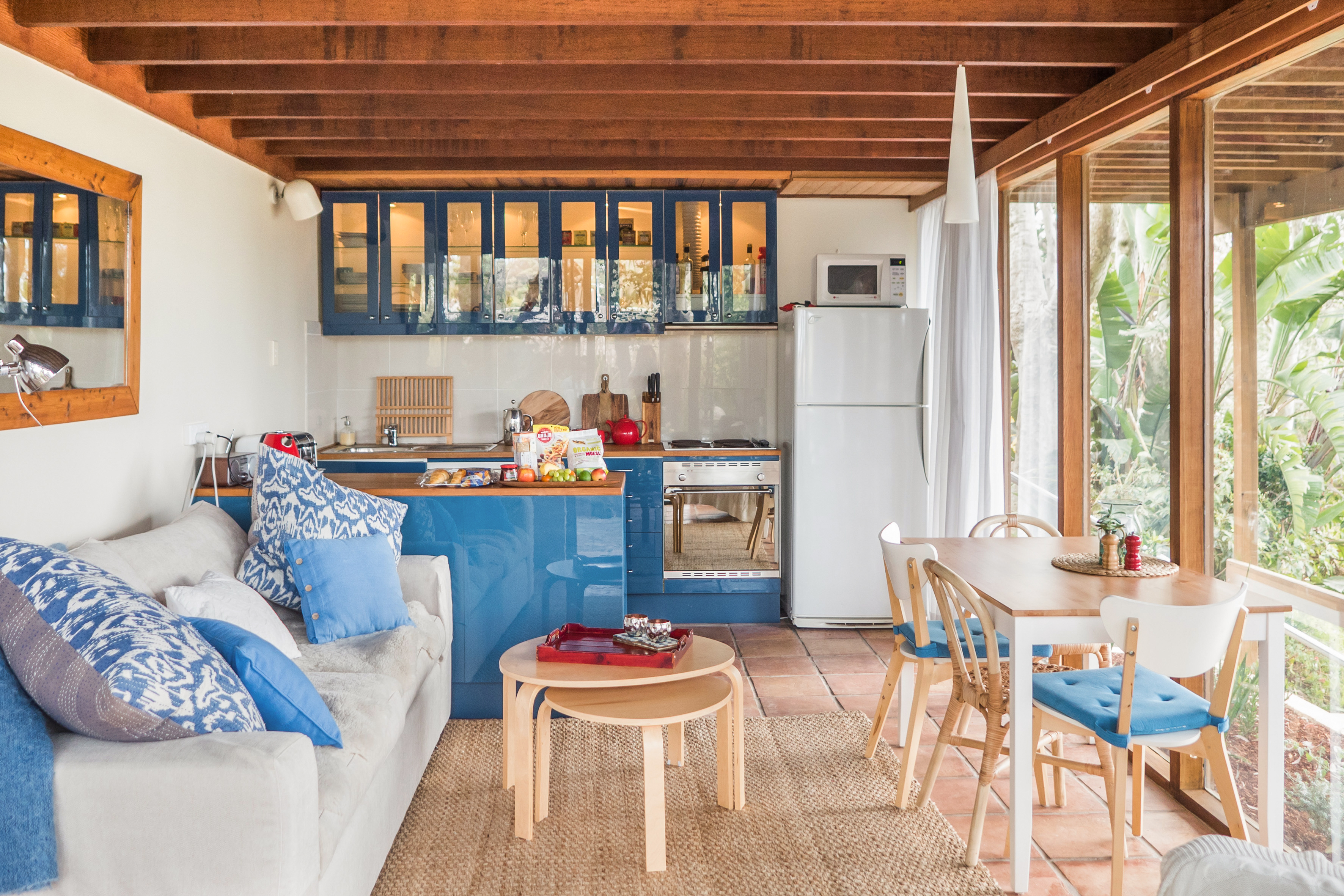 Whale Beach Escape Apartment with Leafy Ocean Views