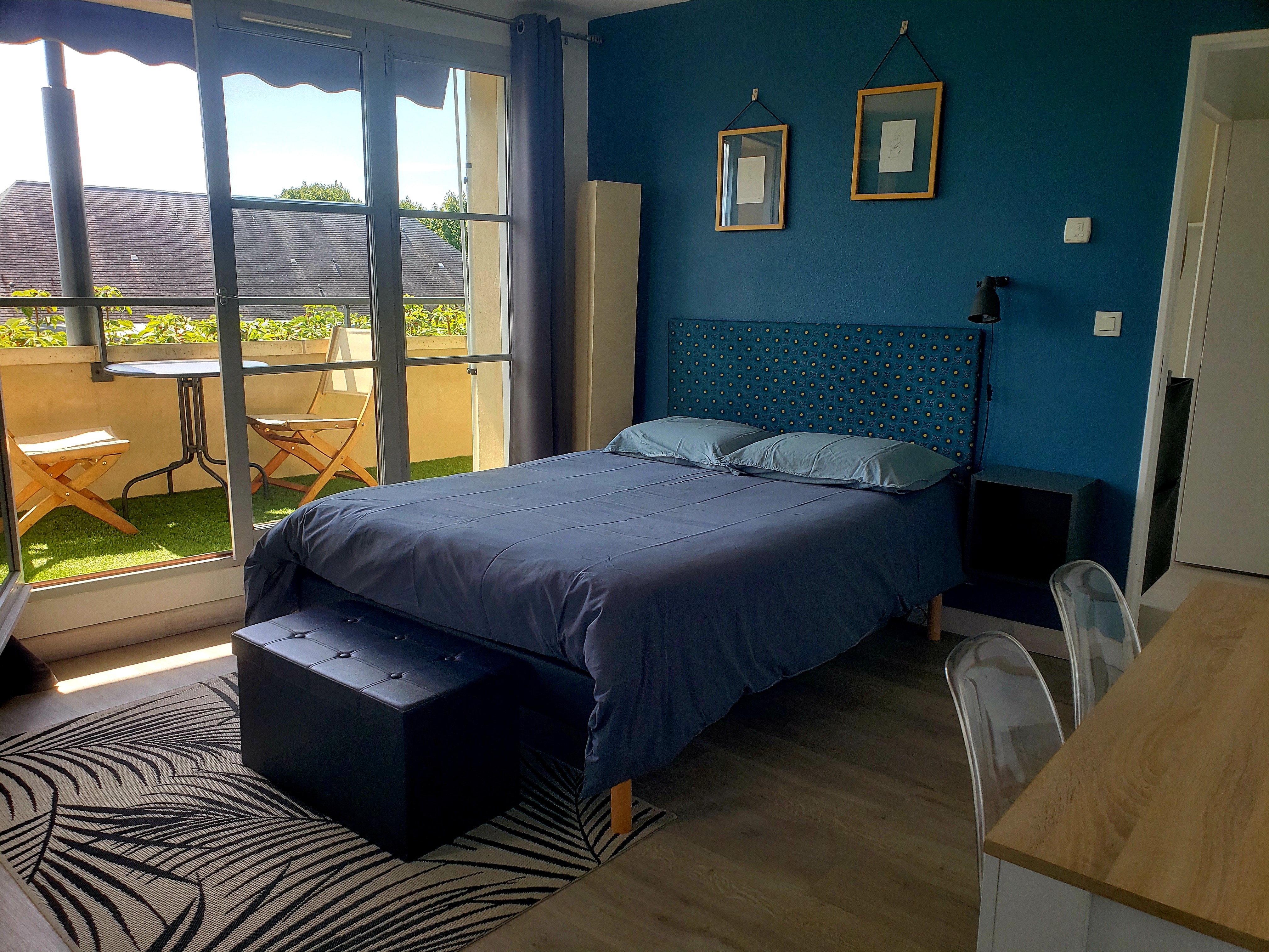 Spacious studio with terrace and secure parking.