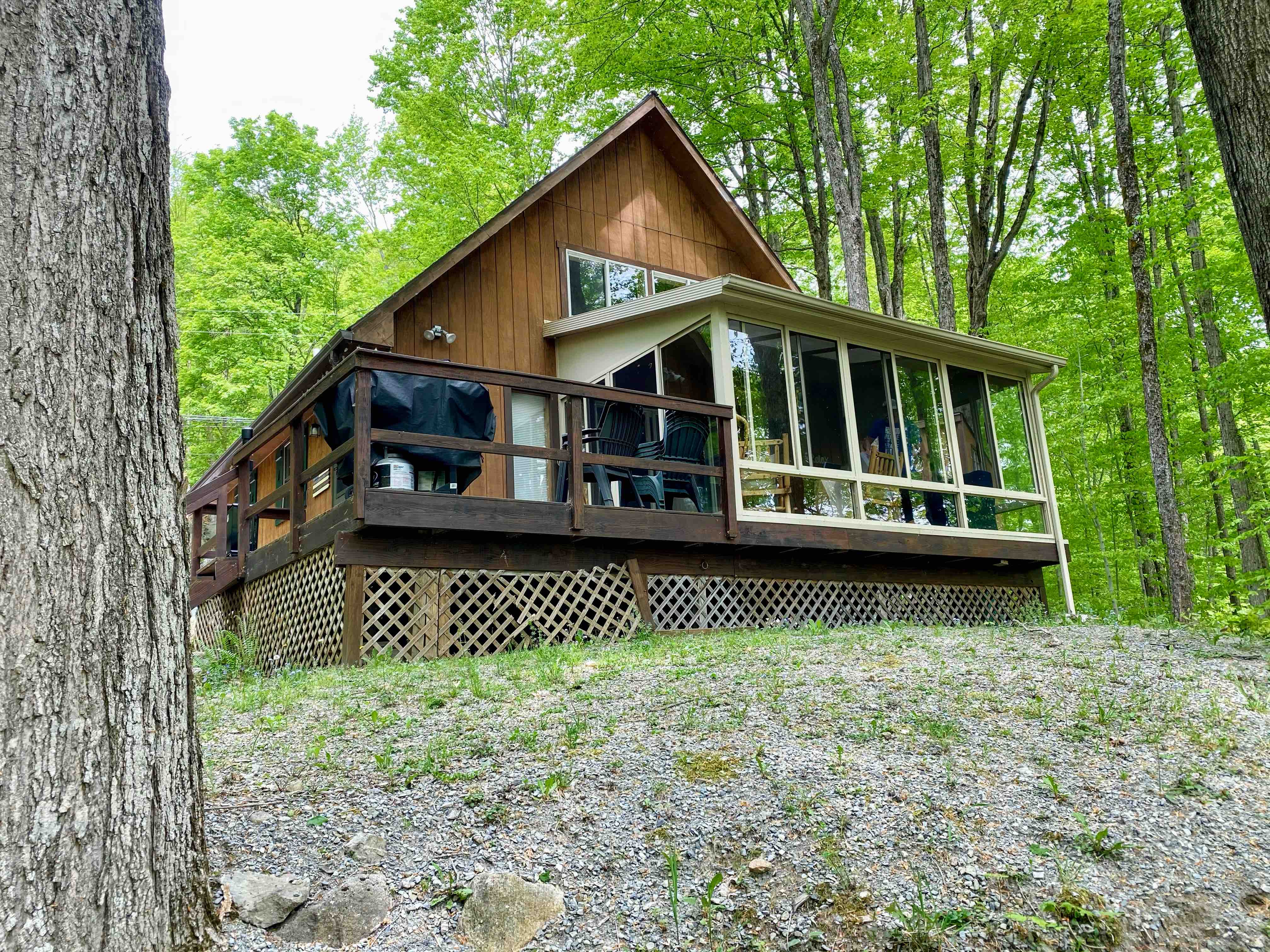 Bear Crossing Cabin Cabins for Rent in Old New York, United