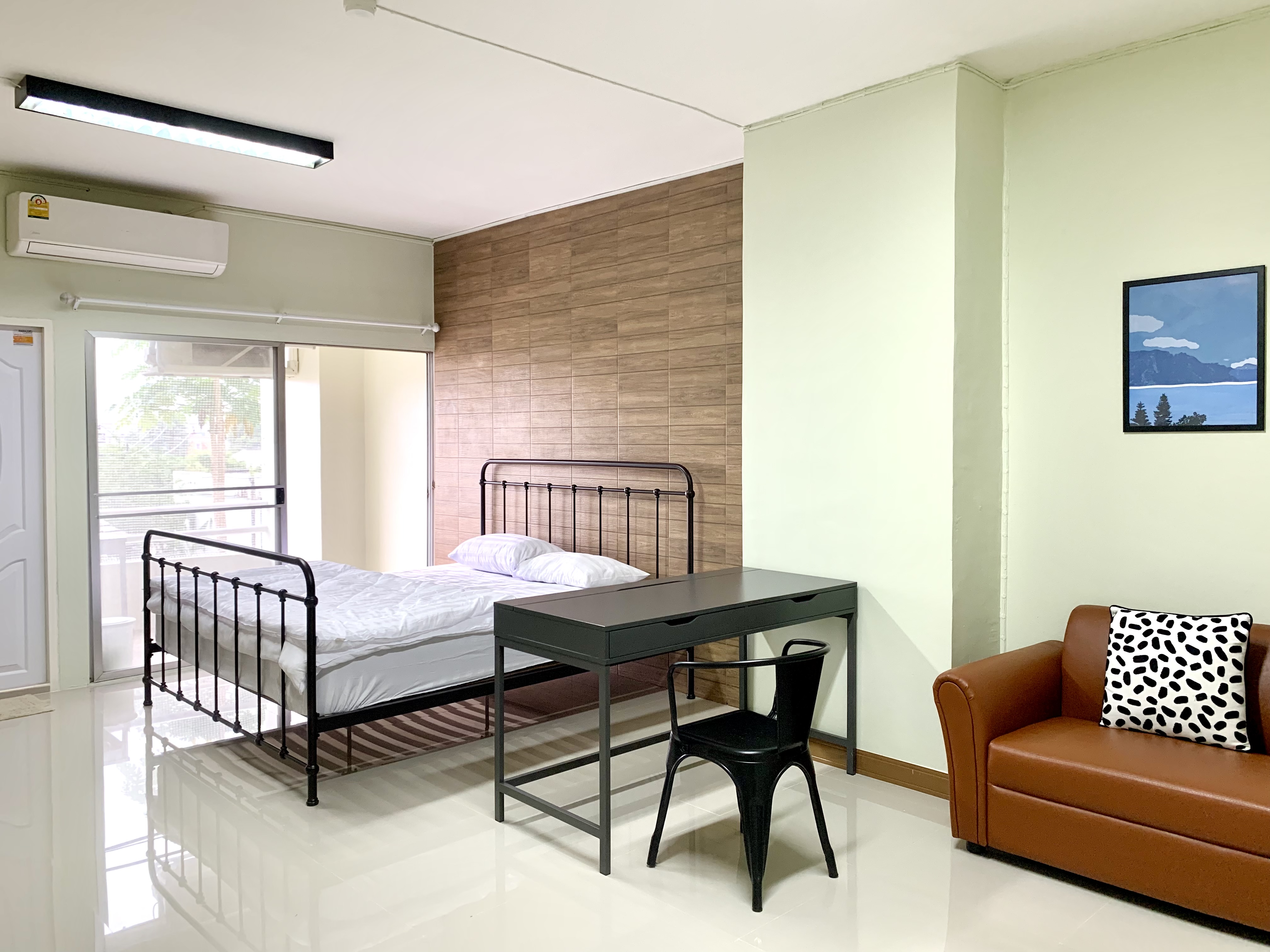 Clean King Bed 10min Walk to Subway Garden View