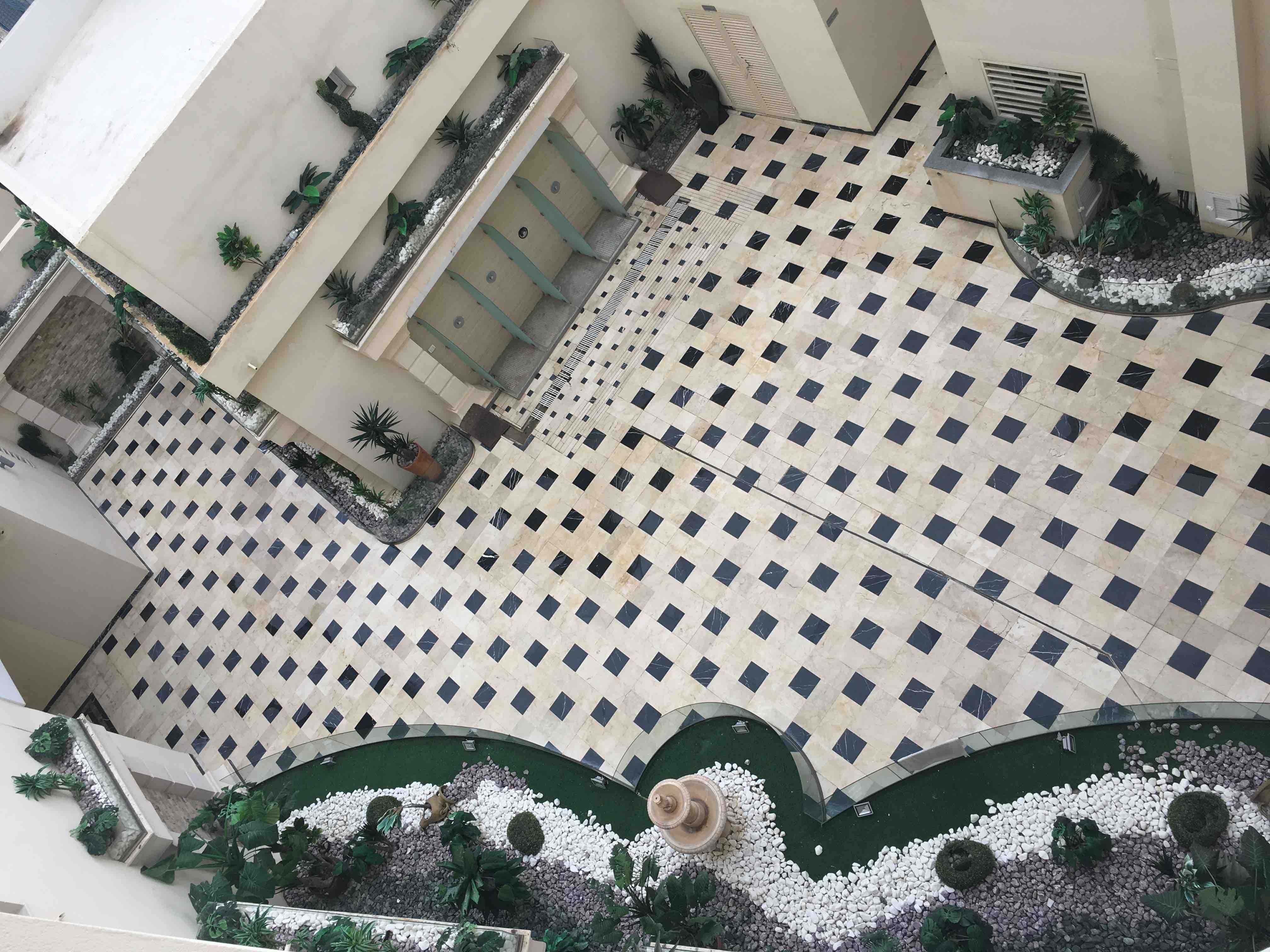 Furnished apartment with direct access to the sea