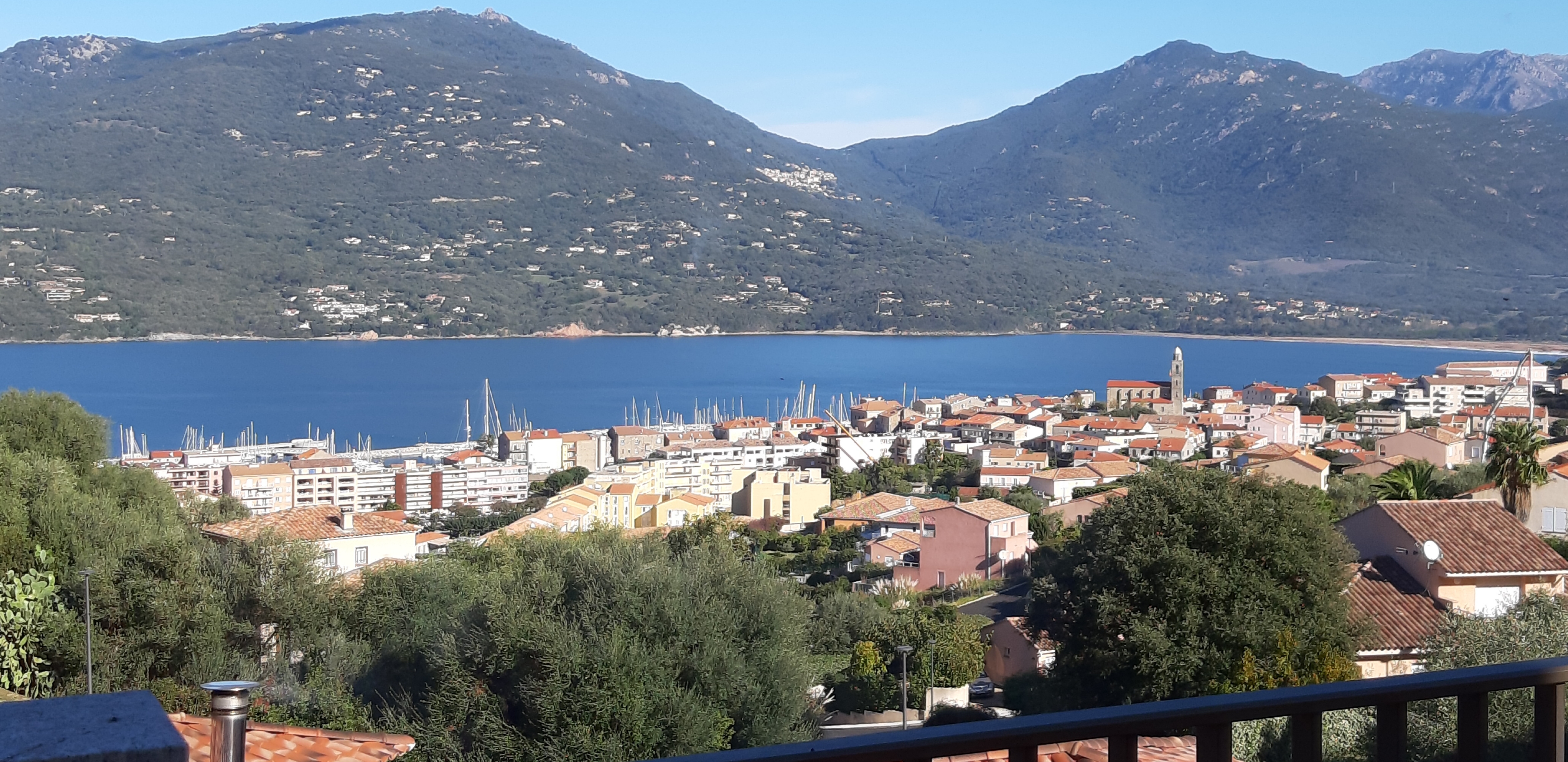 Large T3 panoramic sea view in a quiet area with garden