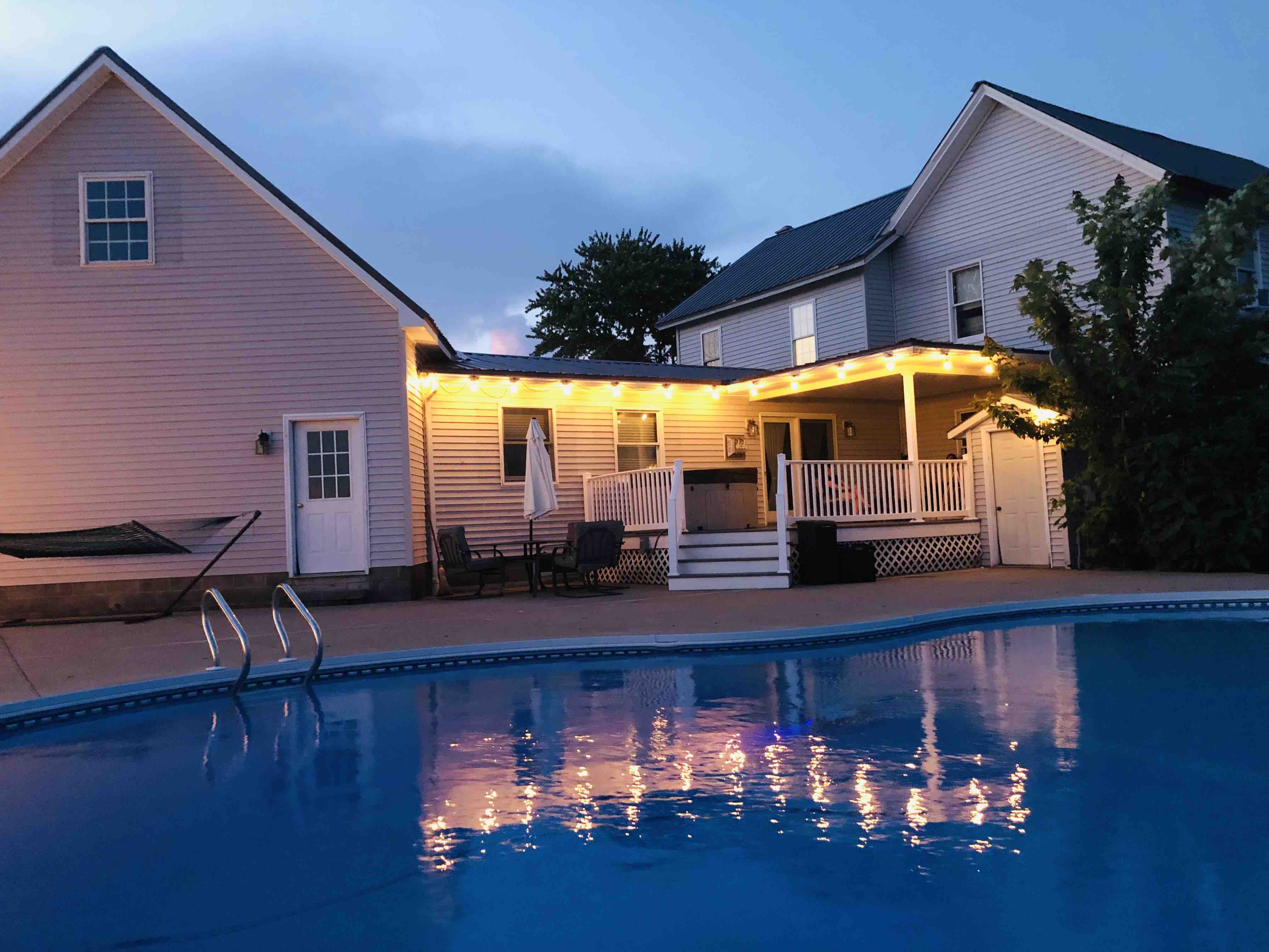 Country Home with a View, Heated Pool & Hot Tub