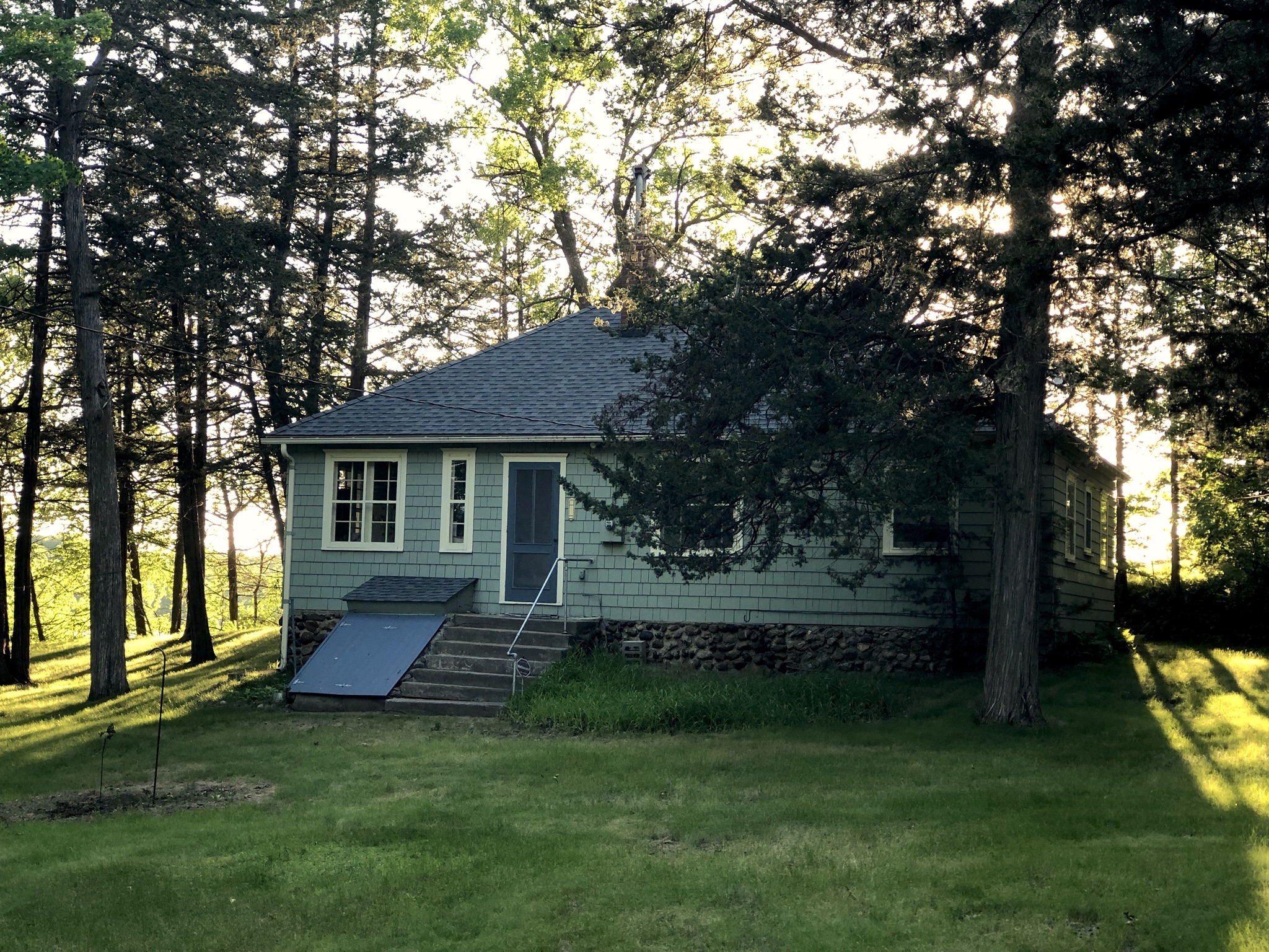 Lake Sylvia Cottage in the Woods