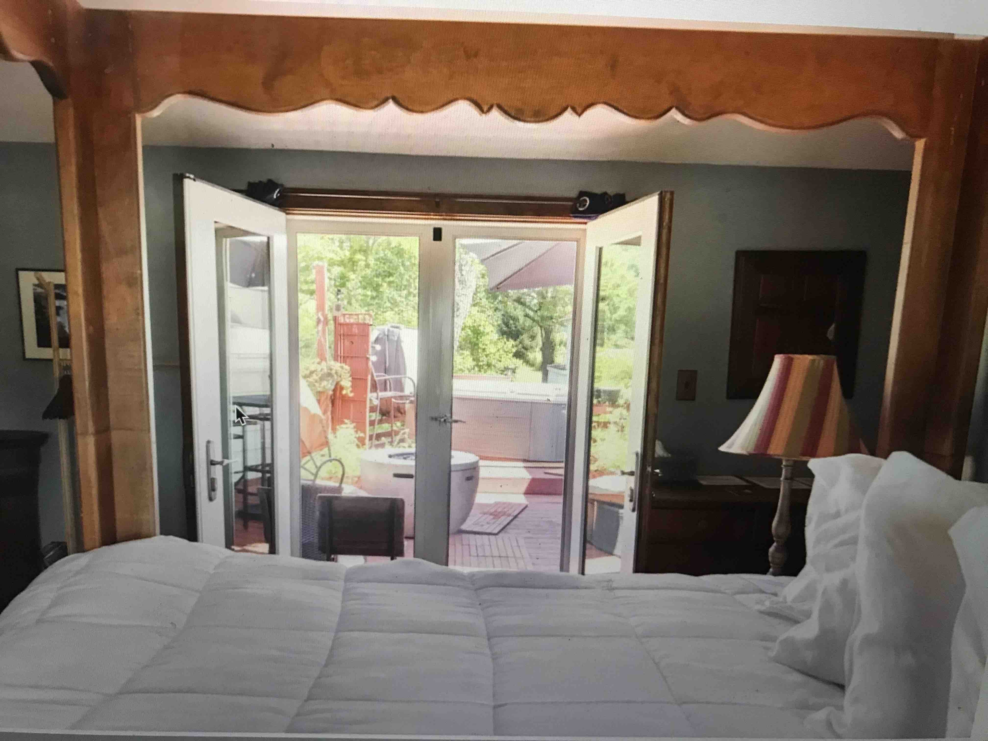 Charming home with Infrared Sauna & Hot Tub for 2