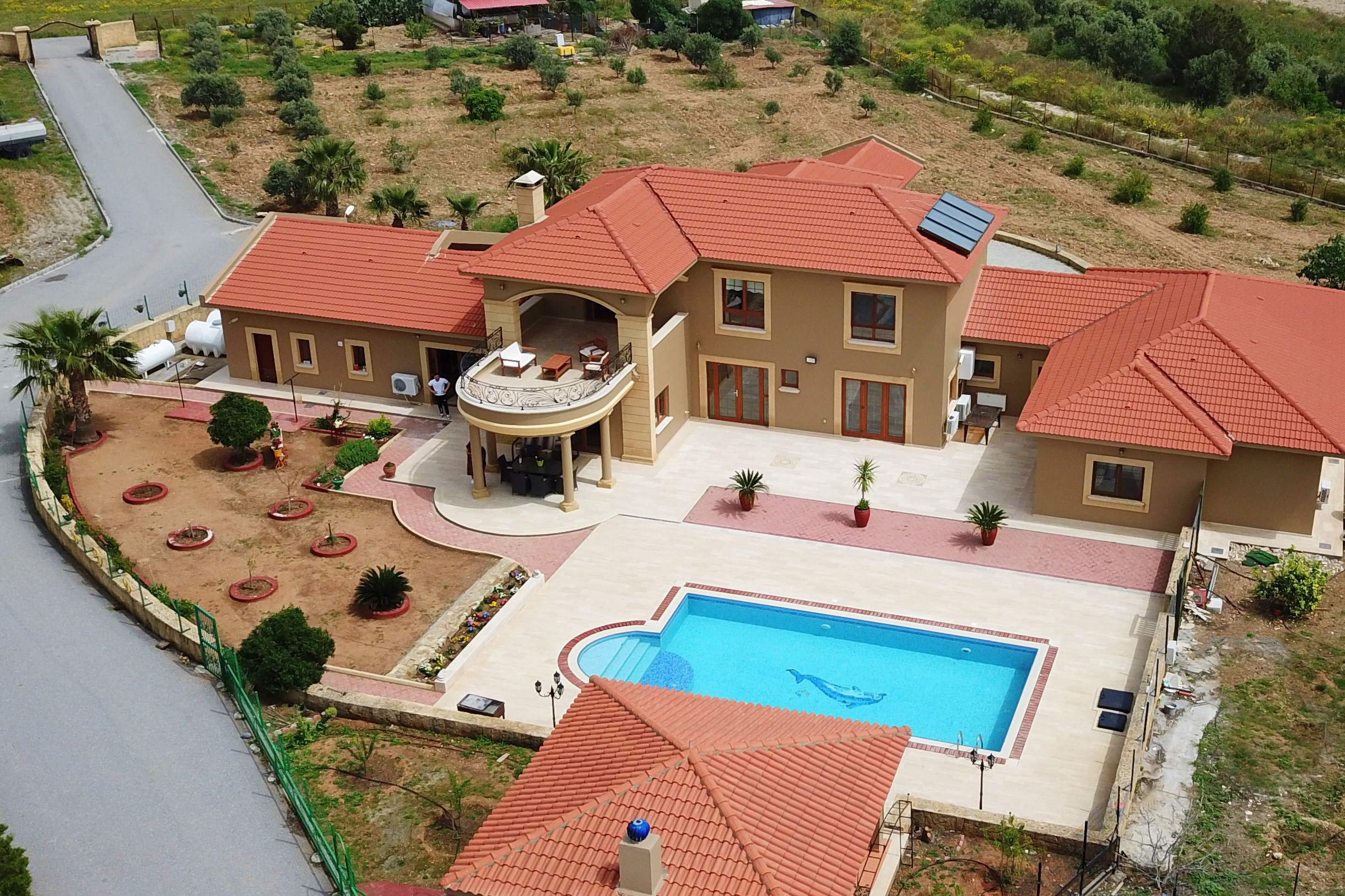 Peaceful Getaway Villa with pool and mountain view
