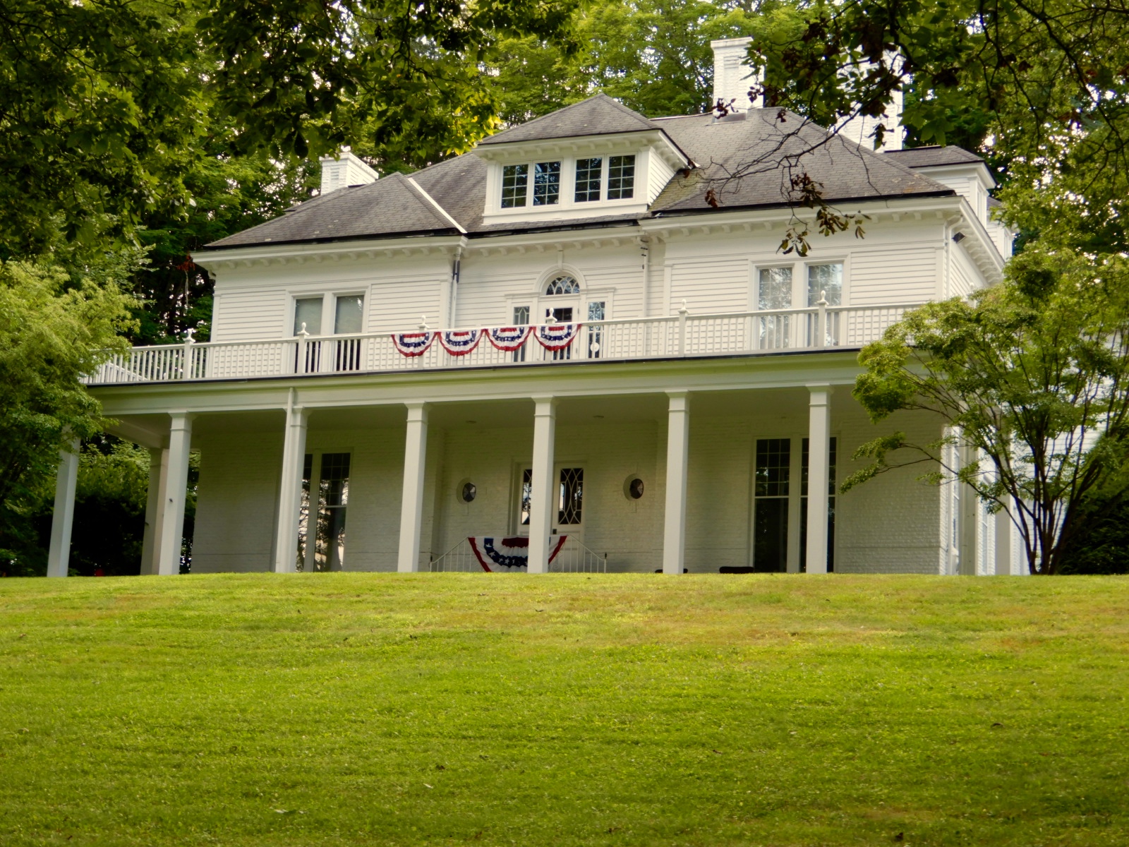 W.C. Ross Manor House "The Green Room" Houses for Rent in Wellsville