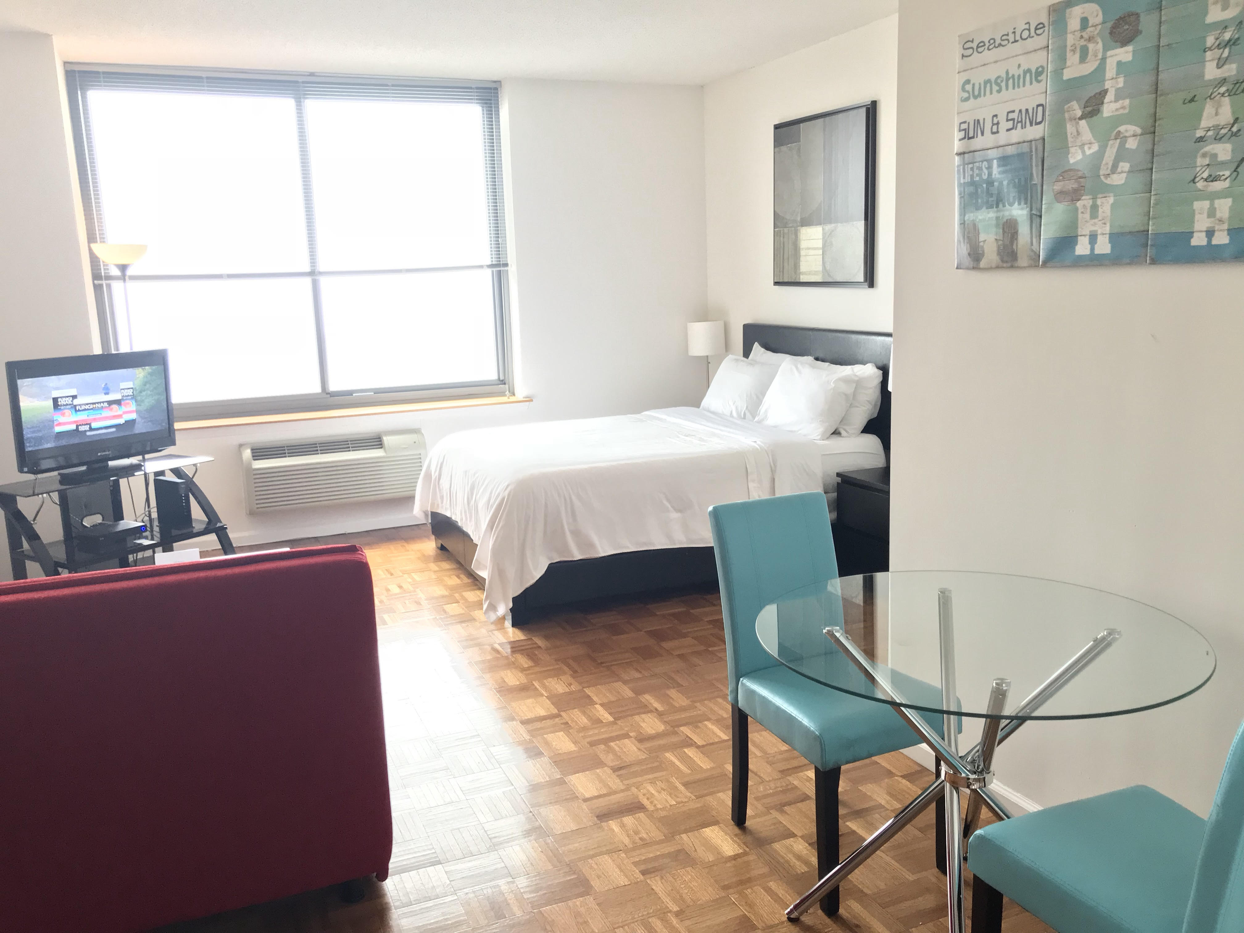 Luxury Studio Close to Grove street PATH in Ward E (councilmember James Solomon), Jersey City