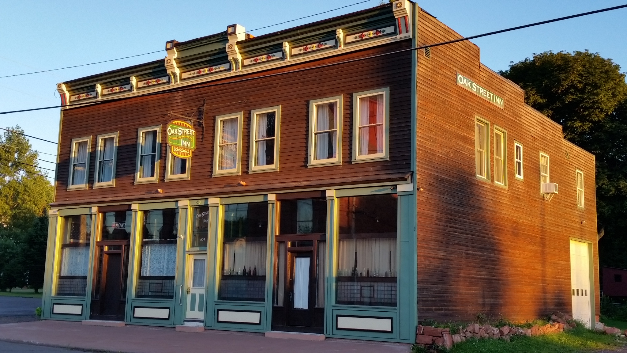 Oak Street Inn Copper Suite Calumet, MI Condominiums for Rent in