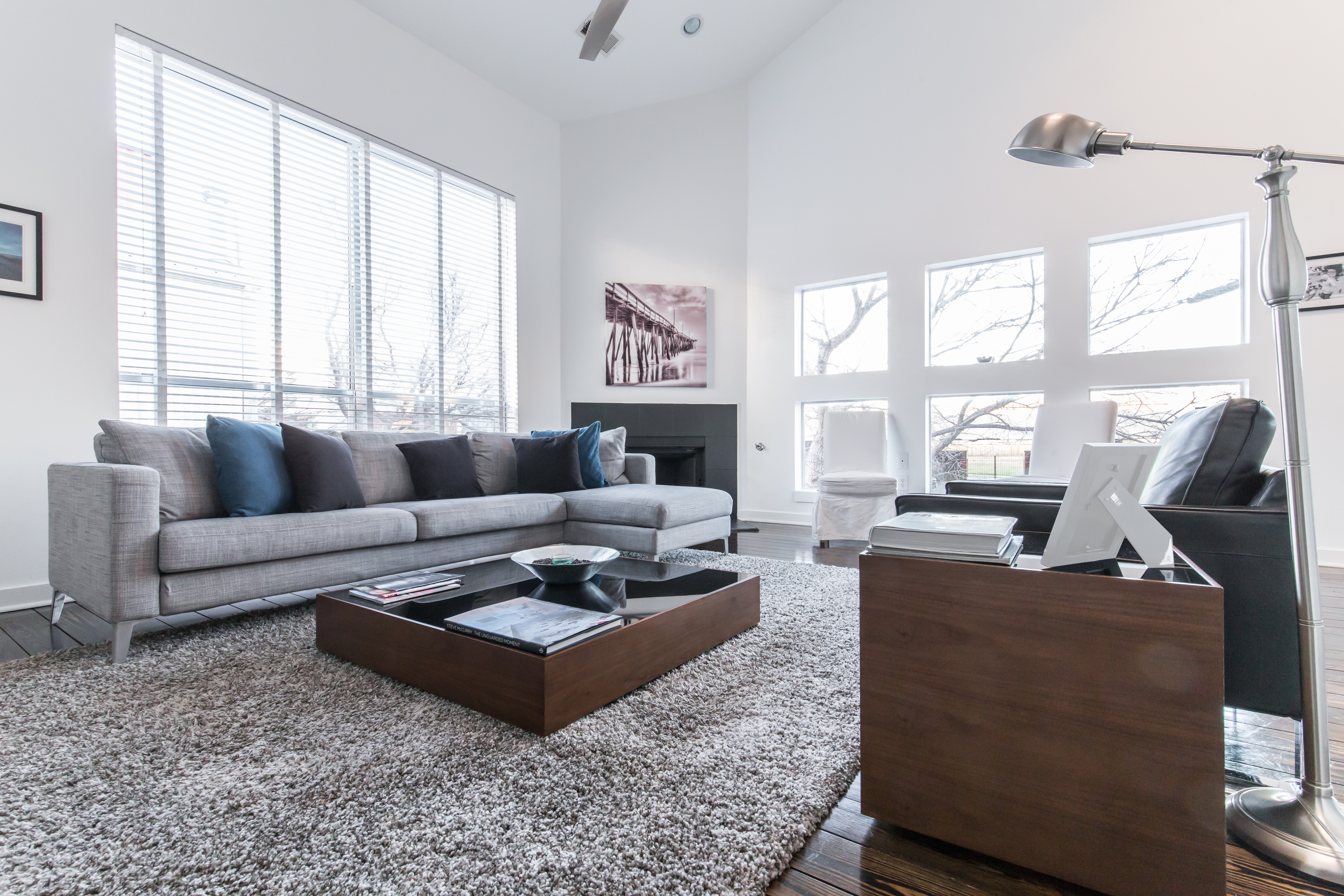 3 Bed 2 Bath, Downtown Townhome, Modern & Peaceful in District 14, Dallas