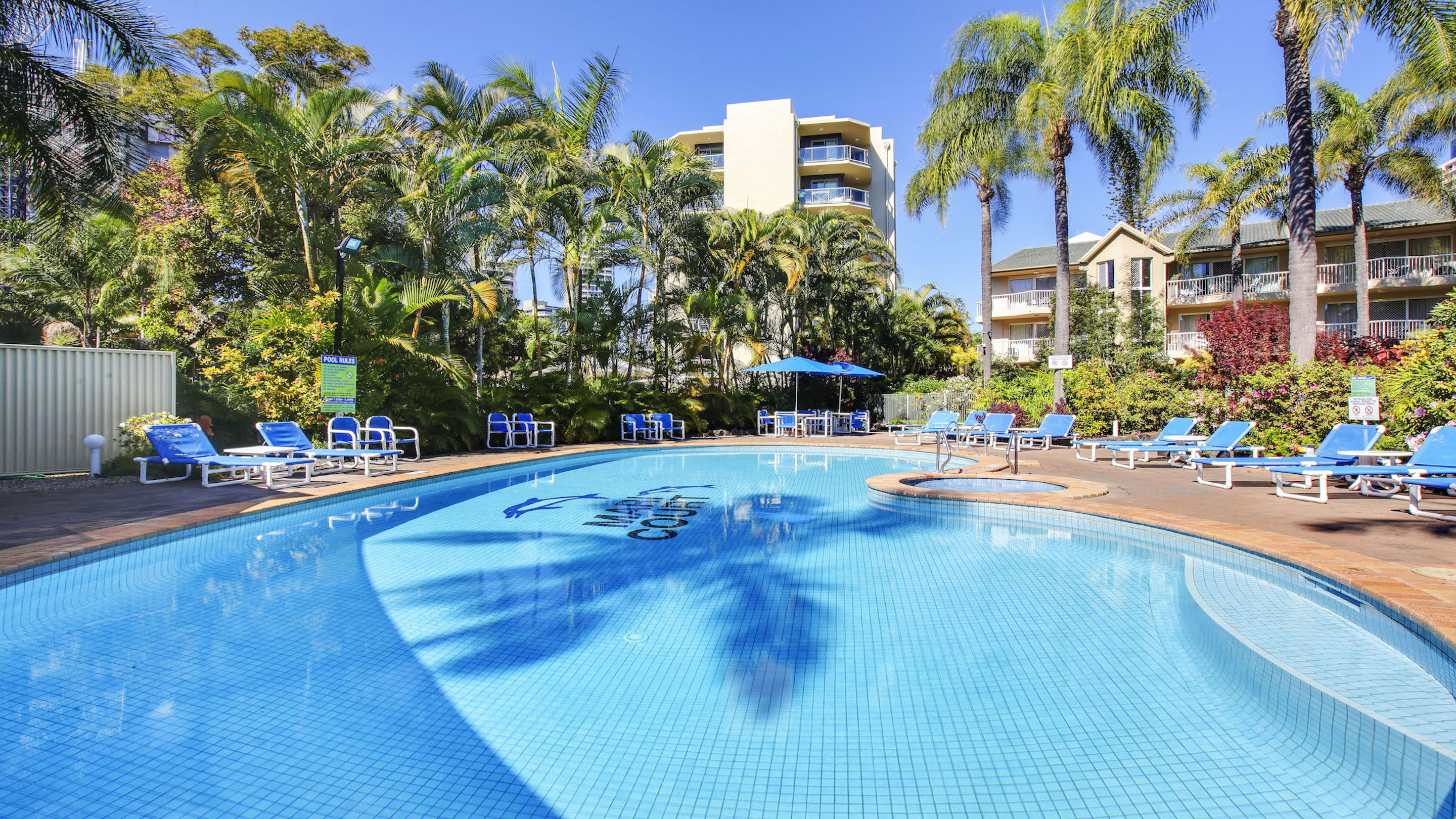 2 Bedroom Executive Apartment - 200m from beach ...