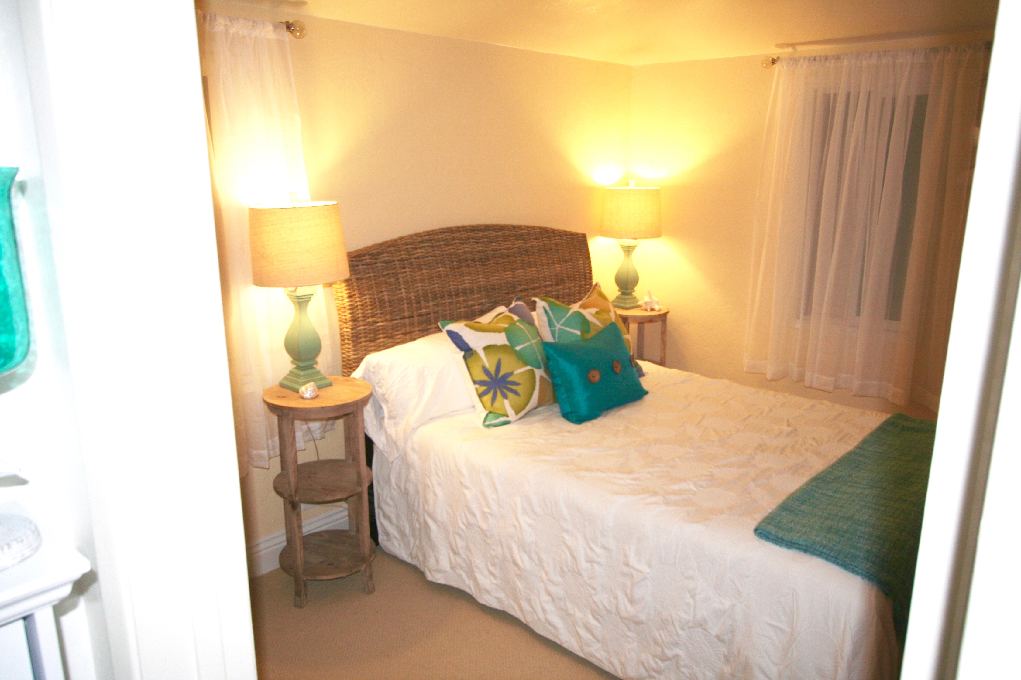 Steps to Sand 29th St Back Cottage Houses for Rent in Newport Beach