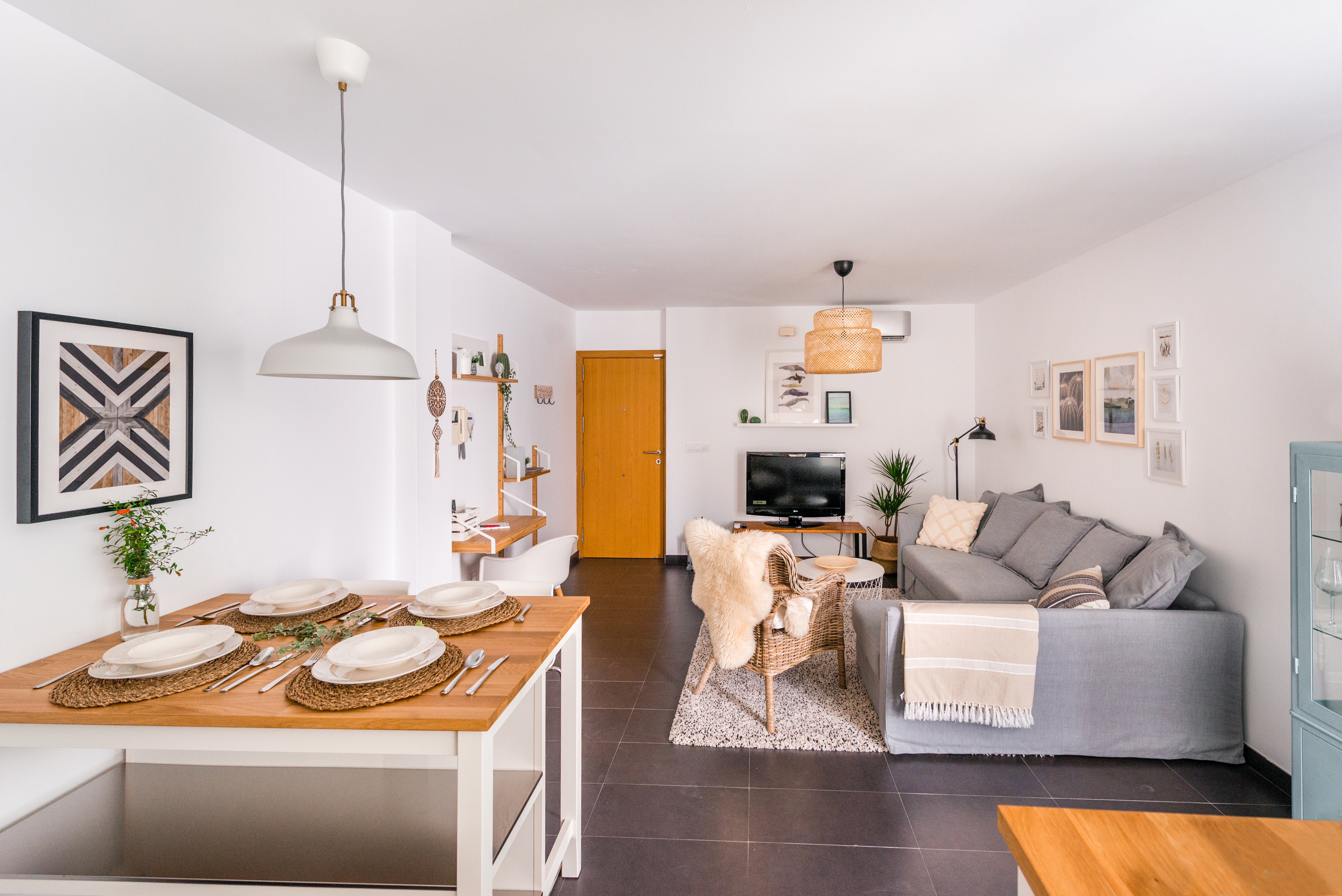 Apartamento Plaza del Mercado with Patio and Parking.