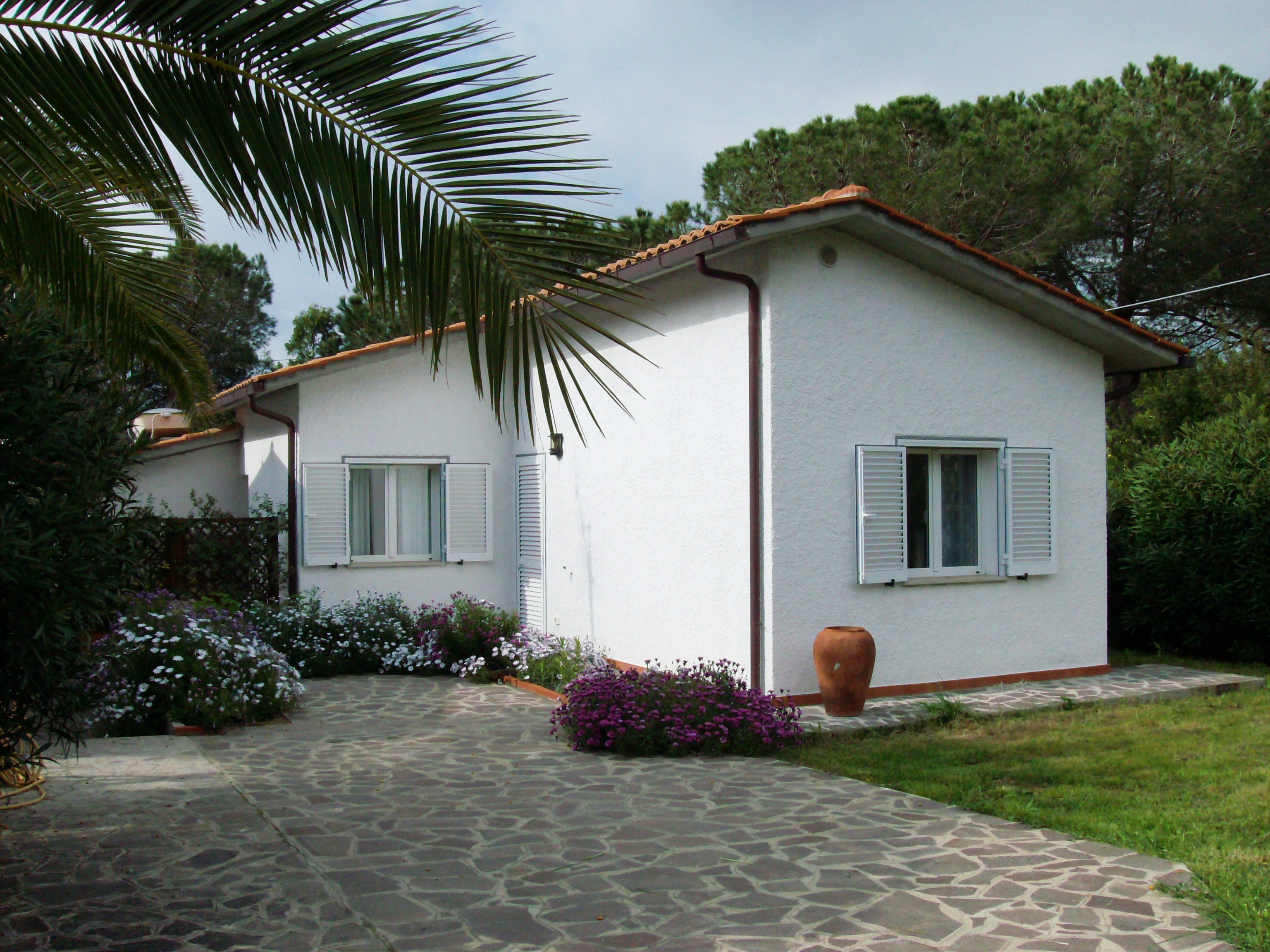 Casaisoladelba villa 80 meters from the sea  in the park