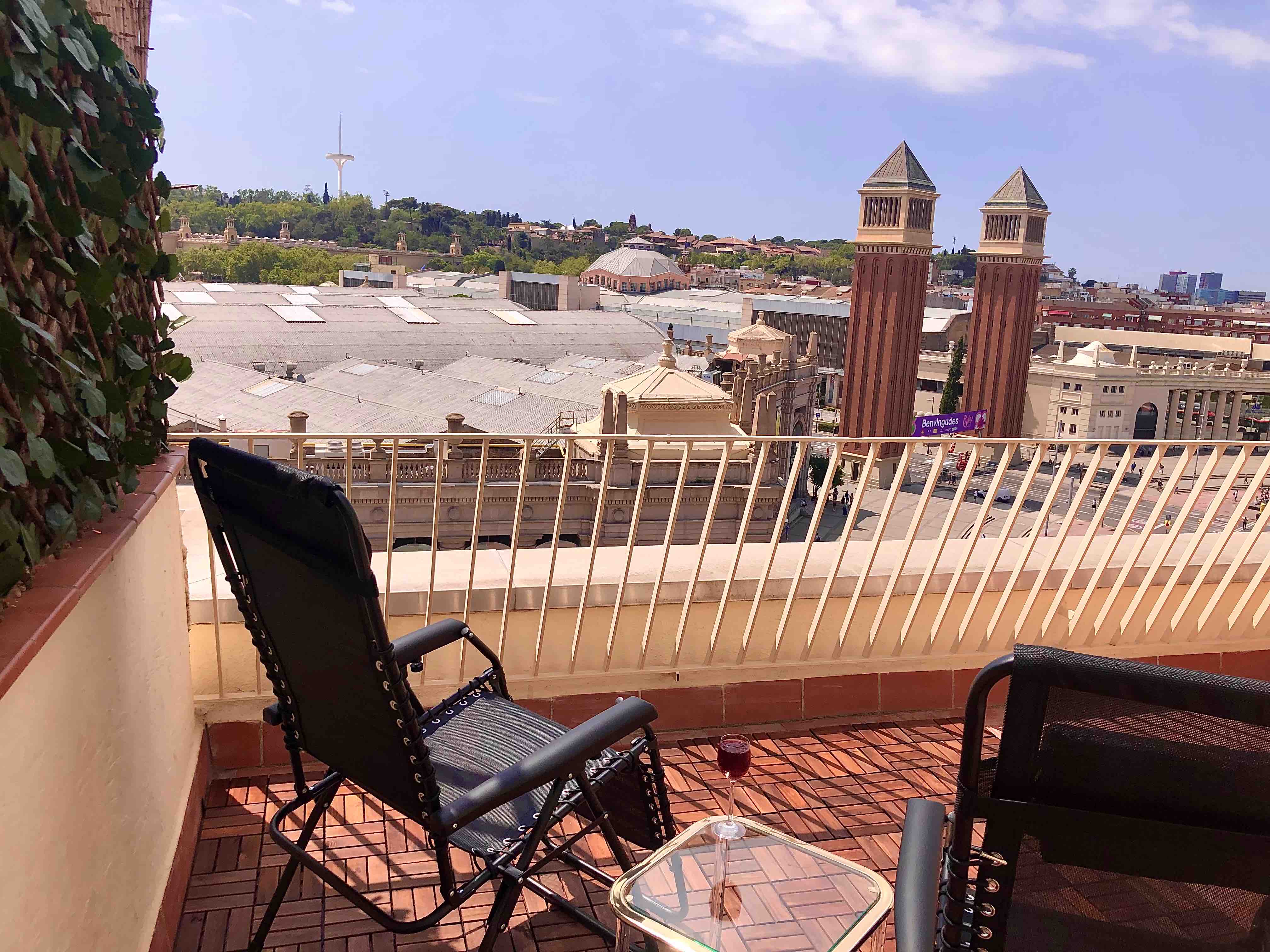 Amazing terrace, clean, aircon and wi-fi