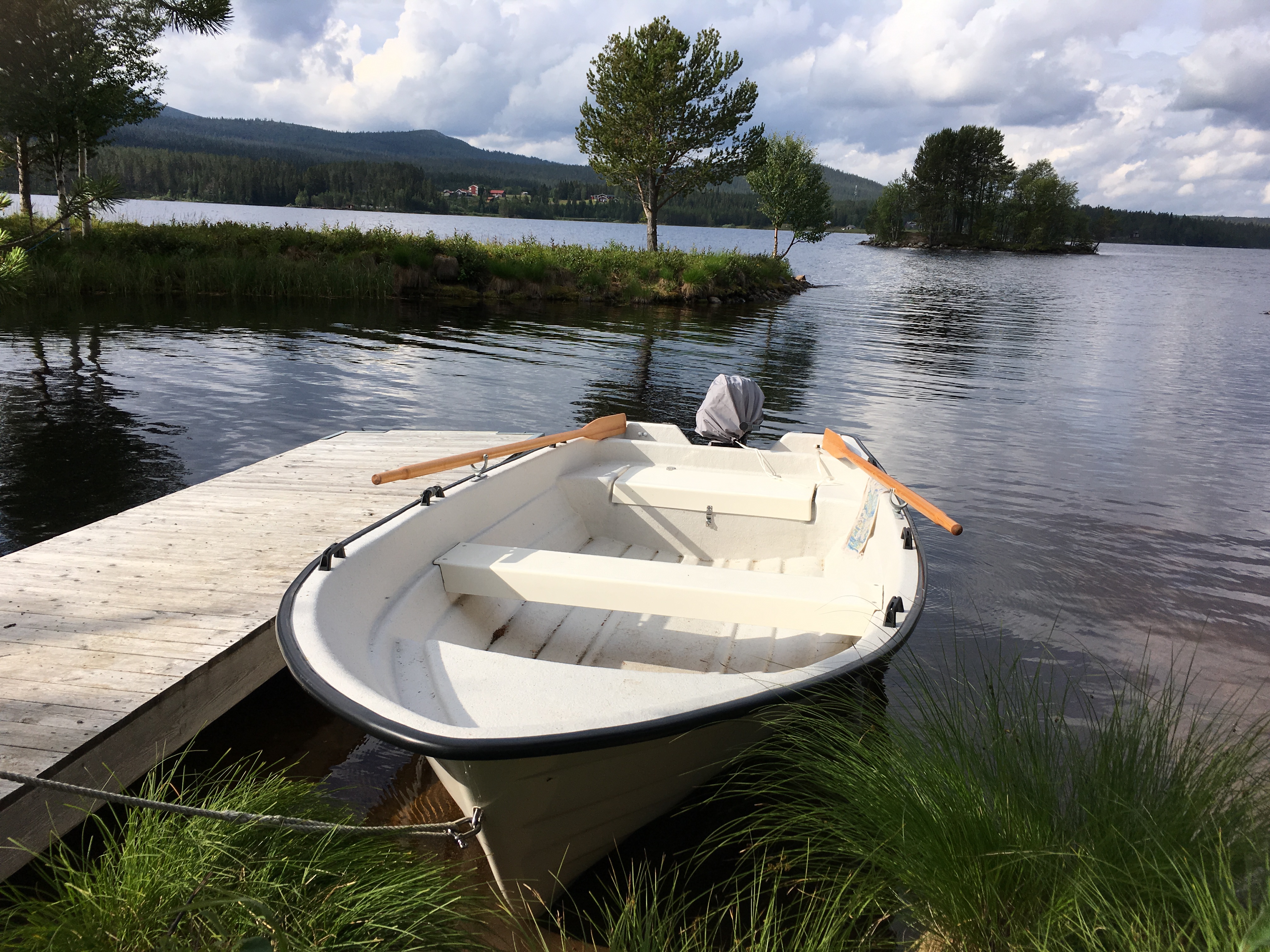 Tält vid vattnet och fjäll. Tillgång till lägenhet Tält Tält vid vattnet och fjäll. Tillgång till lägenhet Tält