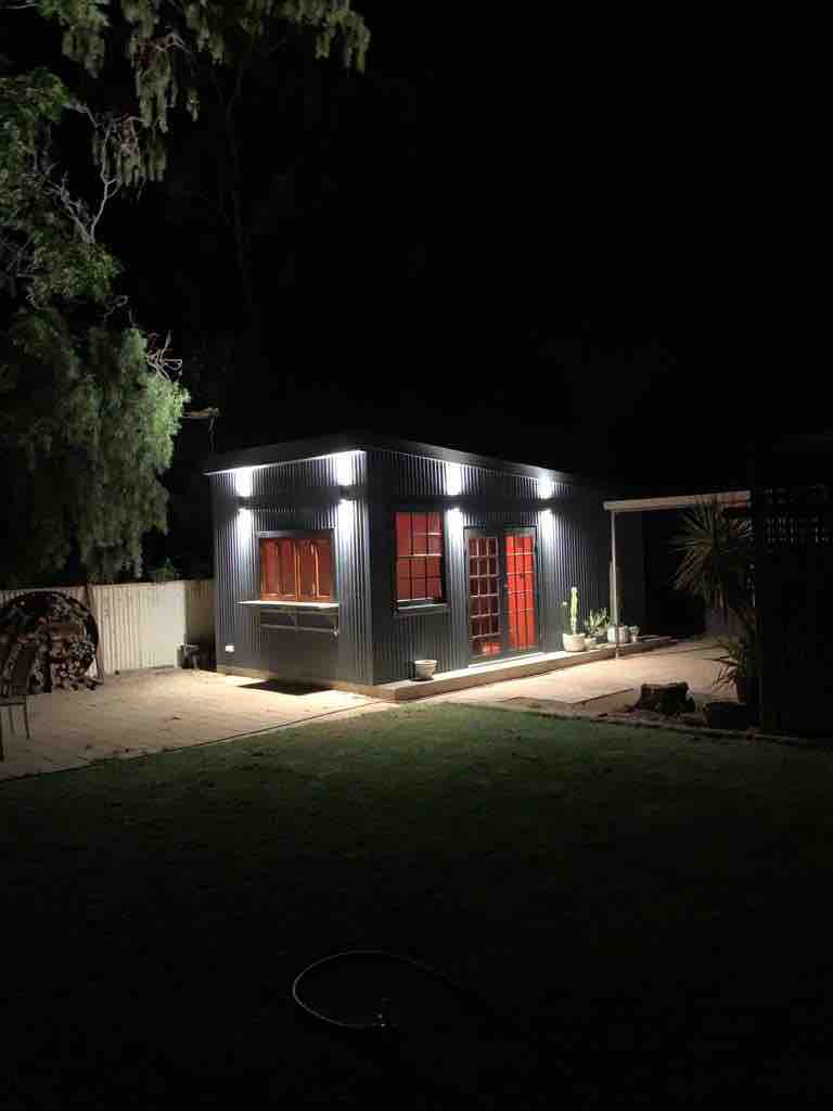 The Shed - 1br tiny house in the desert