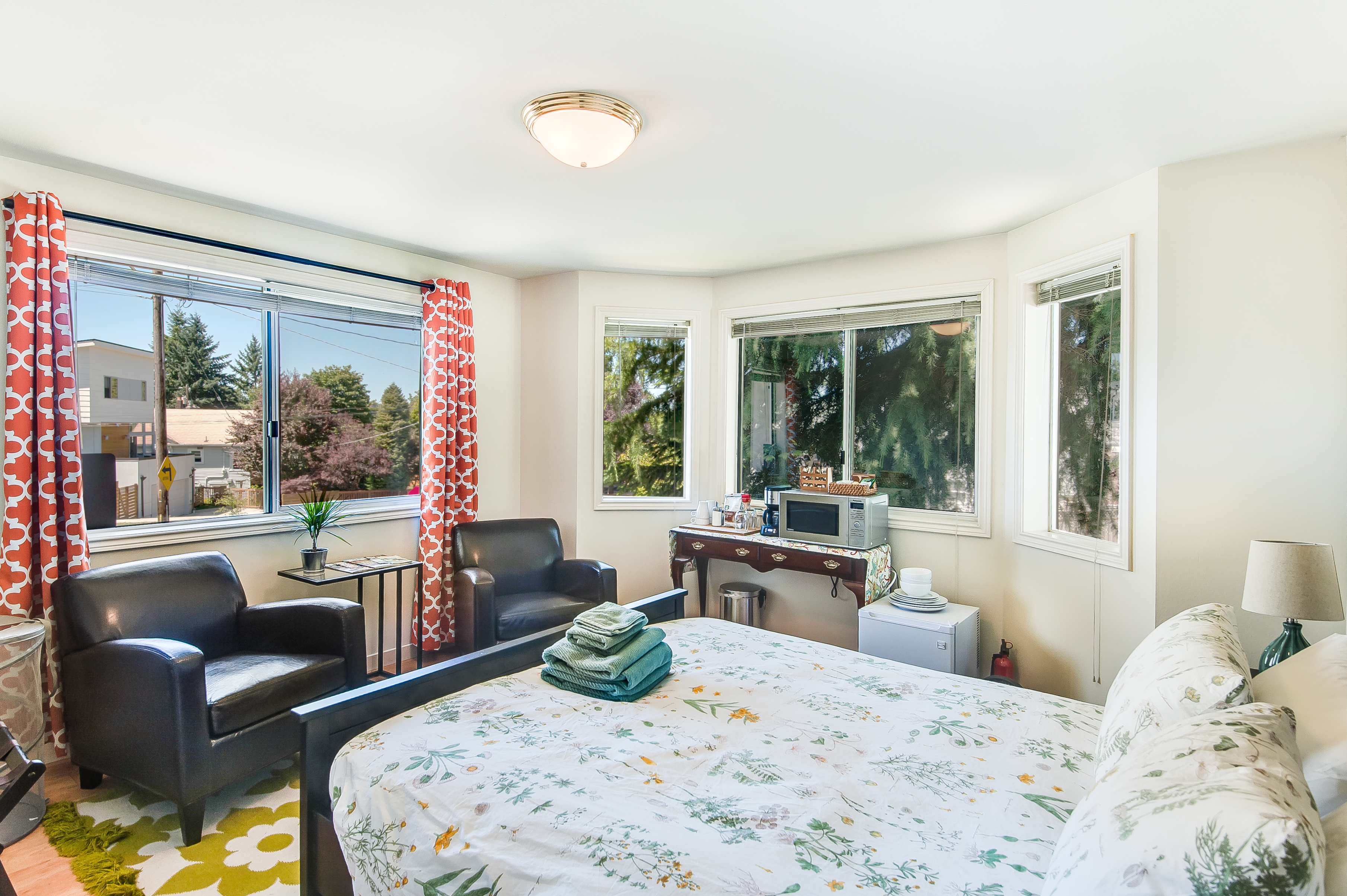 Green Lake Guest Suite - 1 Block to Lake