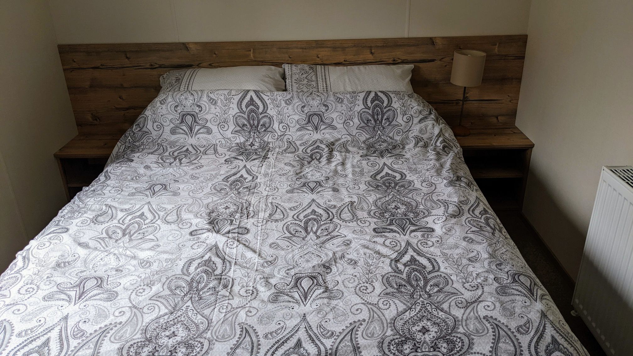 Moderna y encantadora caravana de 2 camas con aparcamiento gratuito