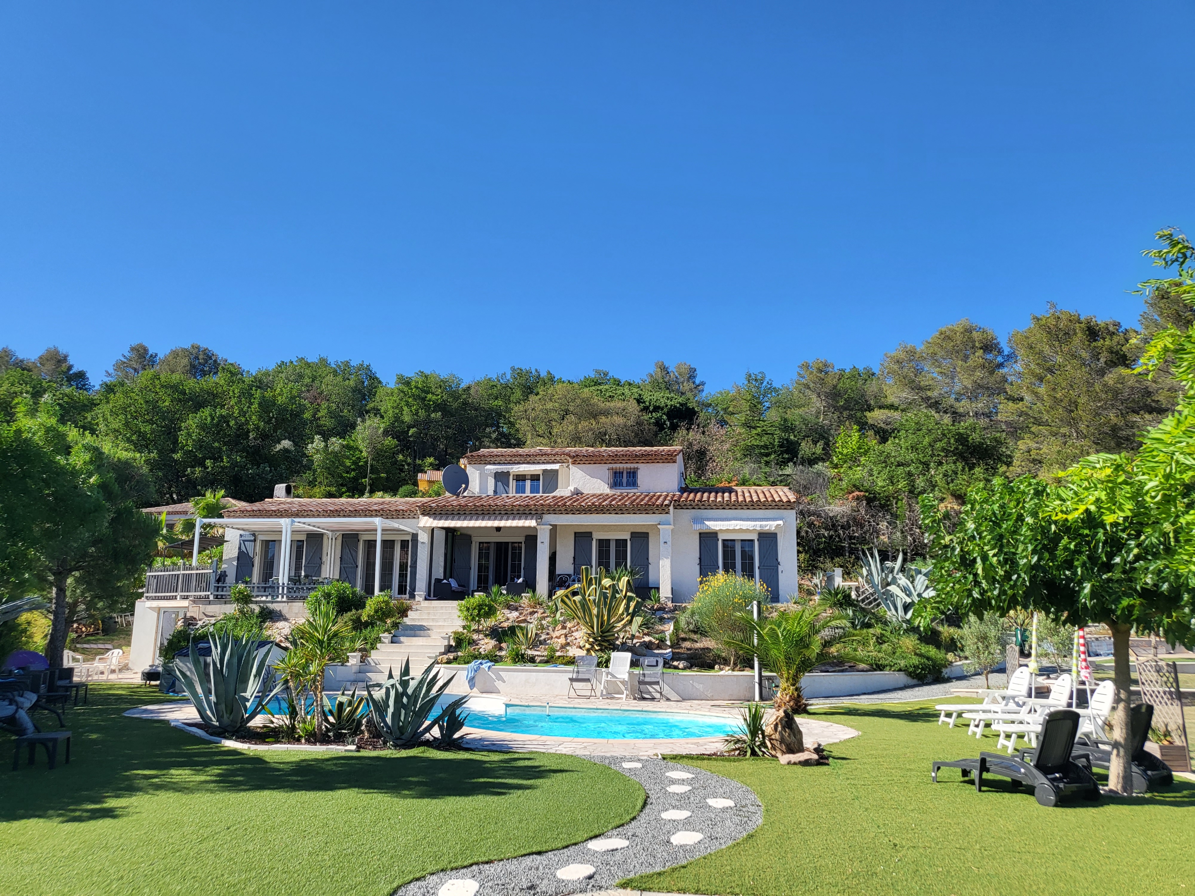 Spacious 4 bedroom villa with a large pool