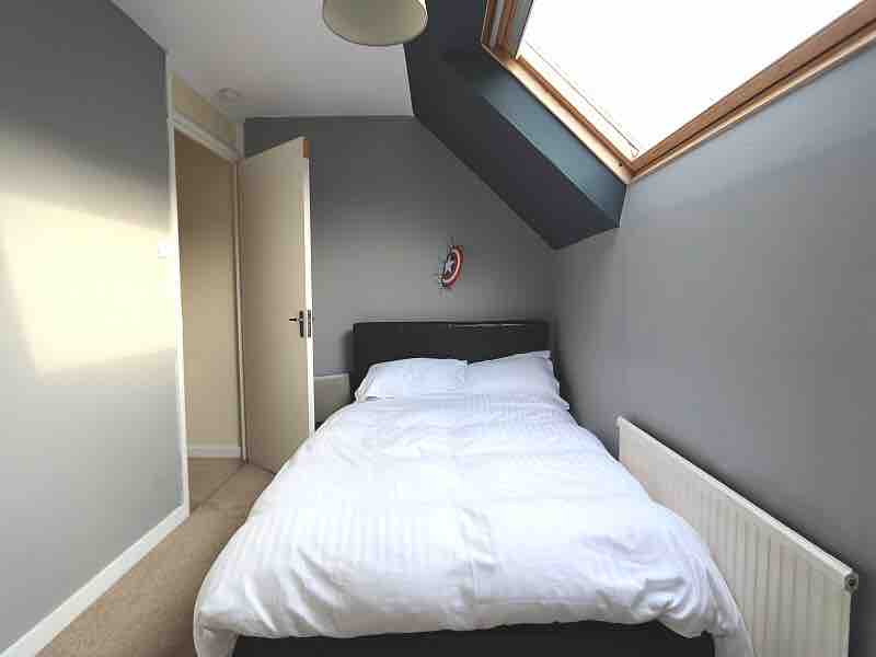 Lovely dbl room, 5 mins walk from Clapham Junction