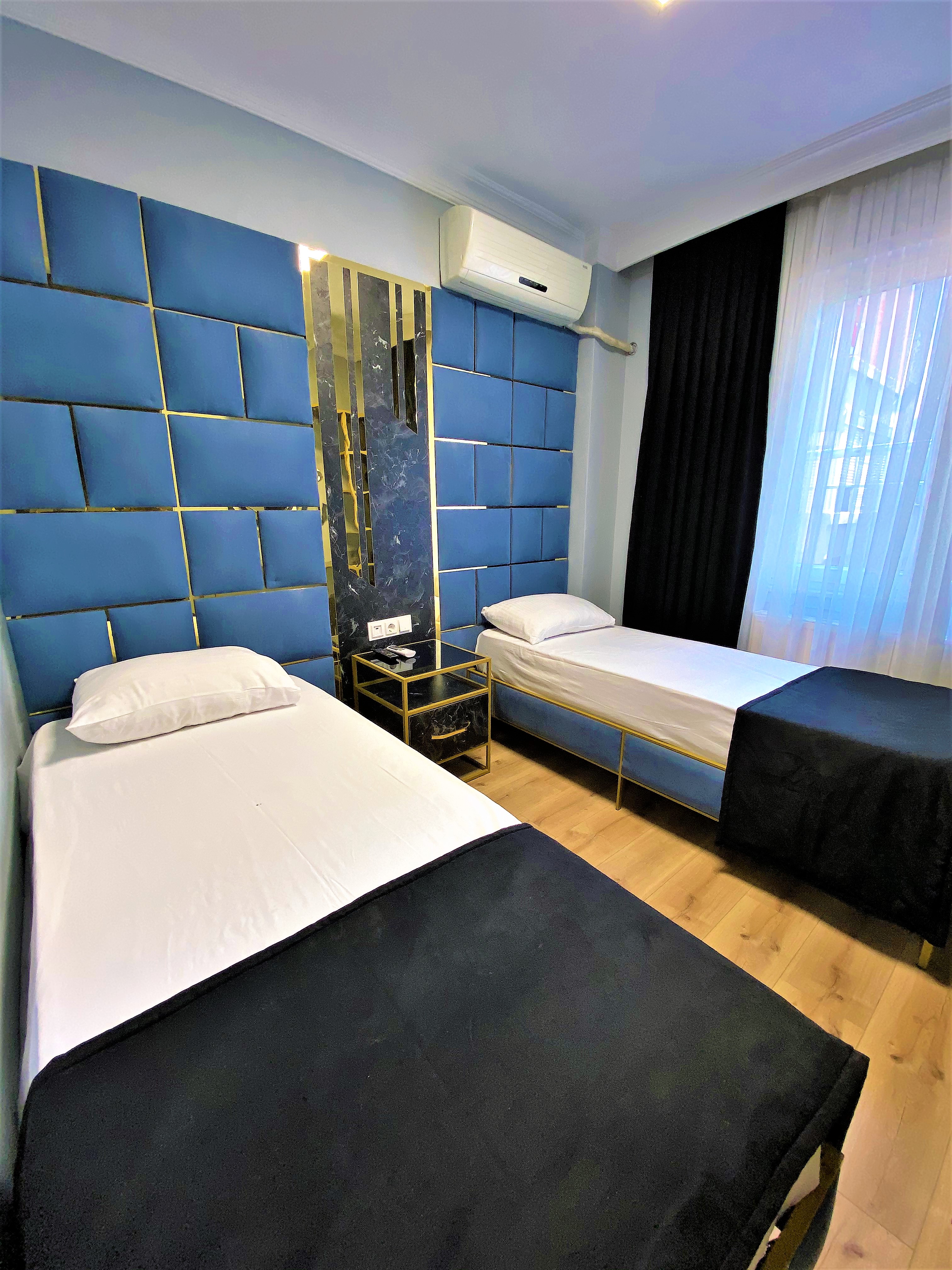 SINGLE ROOM