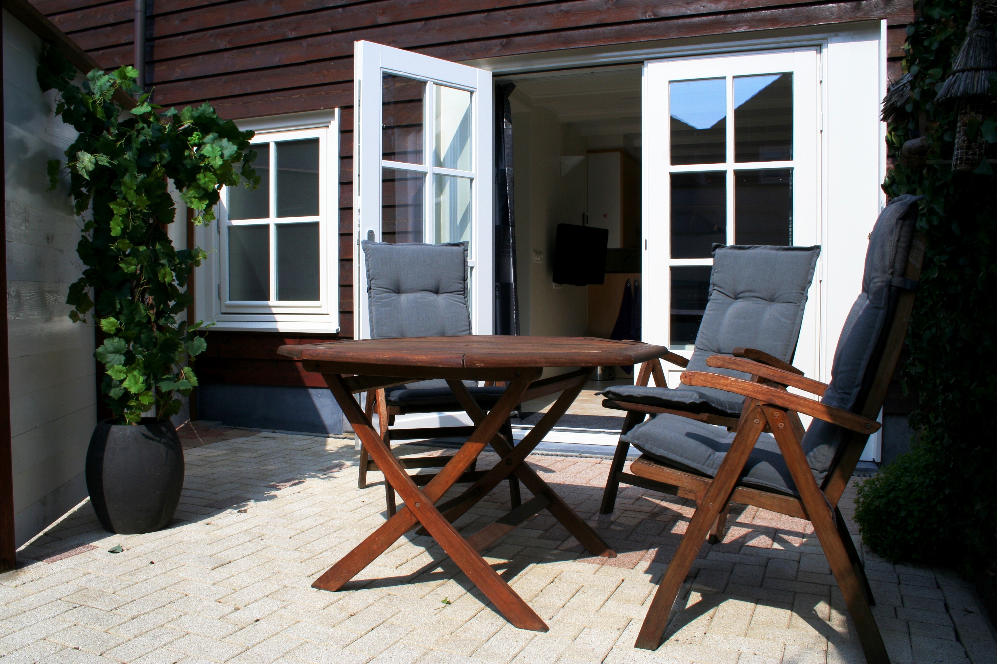 Apartment for 2 pers. on the coast, in the center