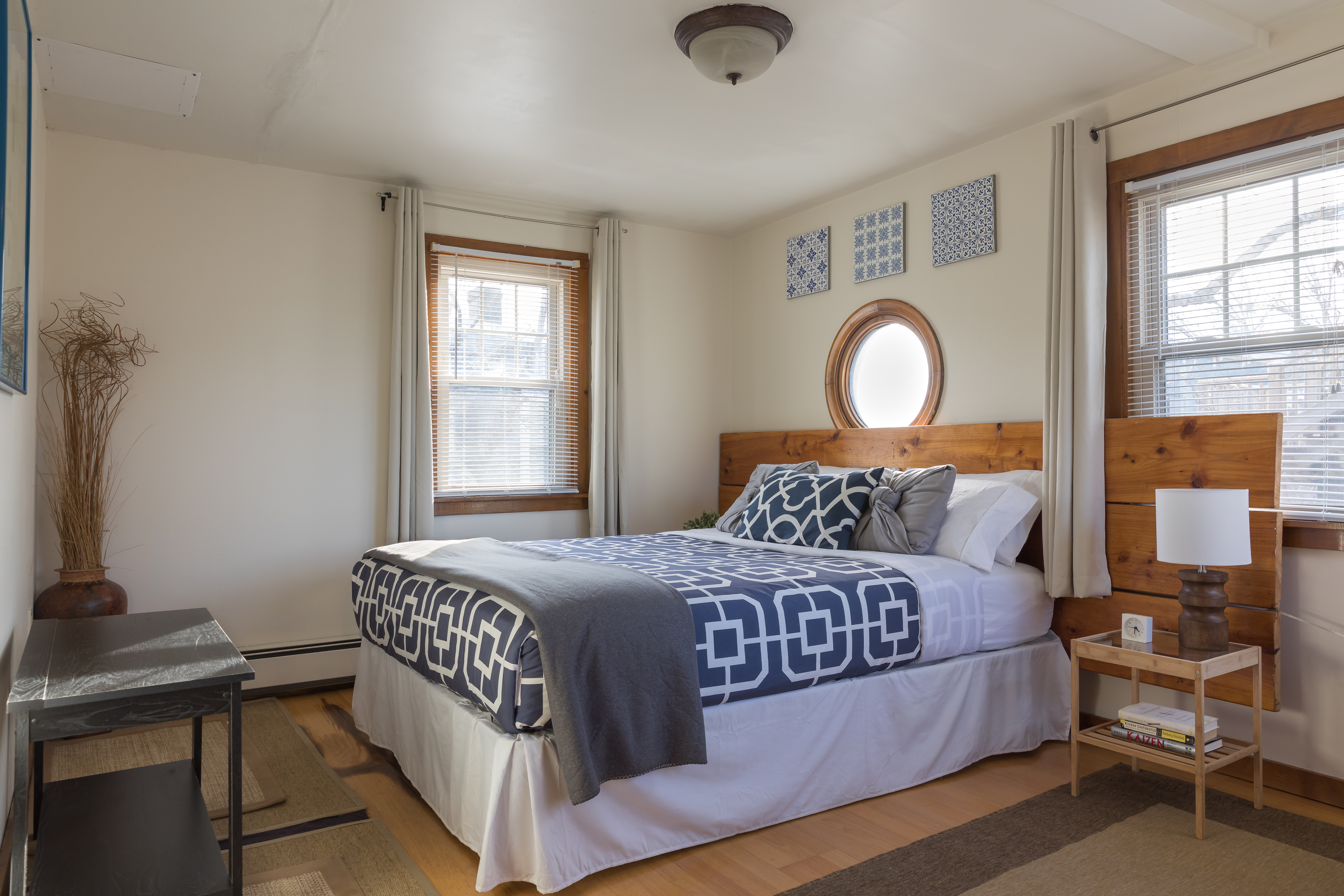 Sunny & Spacious w/FREE parking near Kendall/MIT in East Cambridge, Cambridge