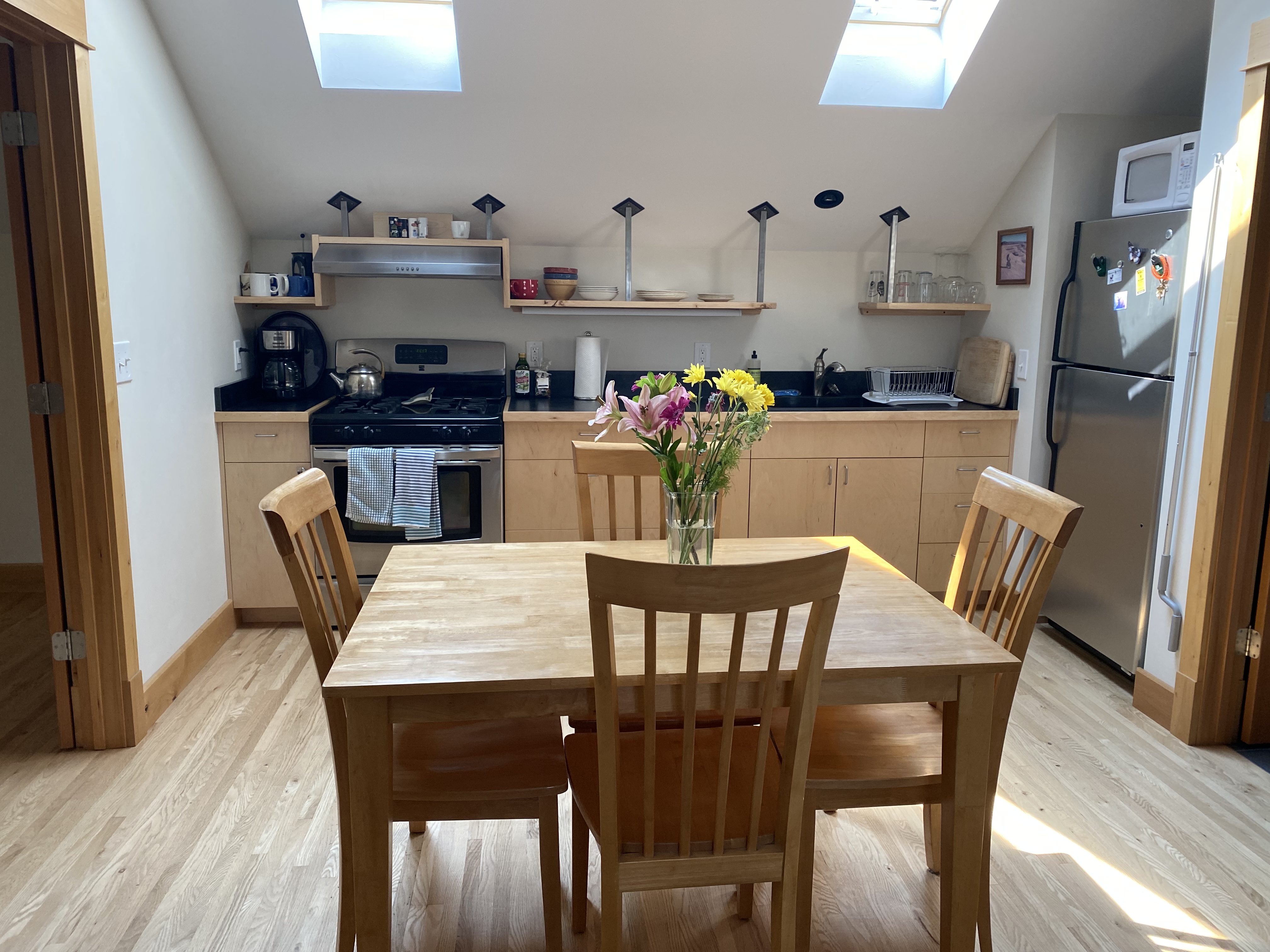 North Bozeman Loft, Queen bed, Full Kitchen,W/D in Bozeman, Bozeman