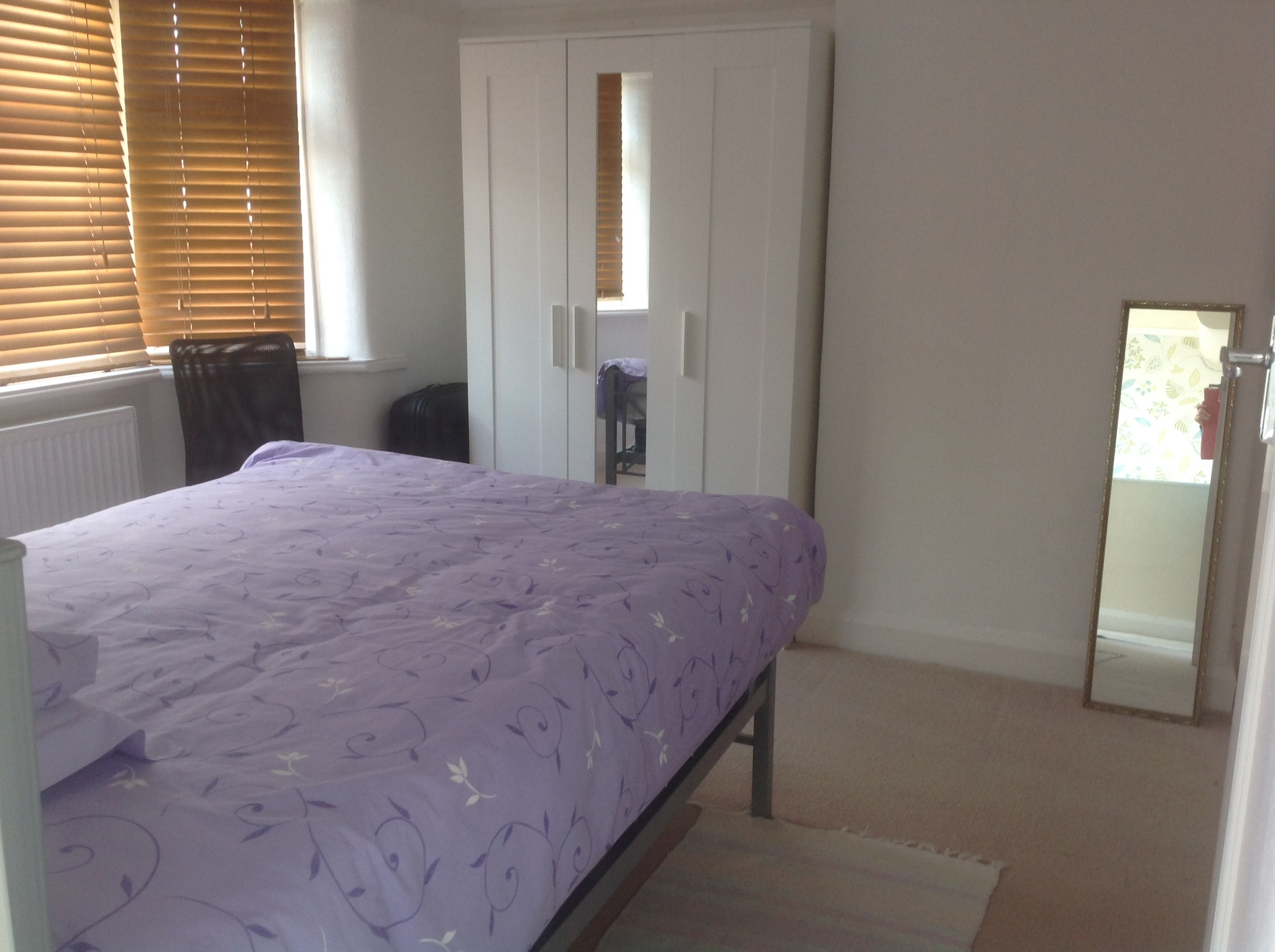 Large Double - use of big, family style bathroom. in Trafford District, Greater Manchester