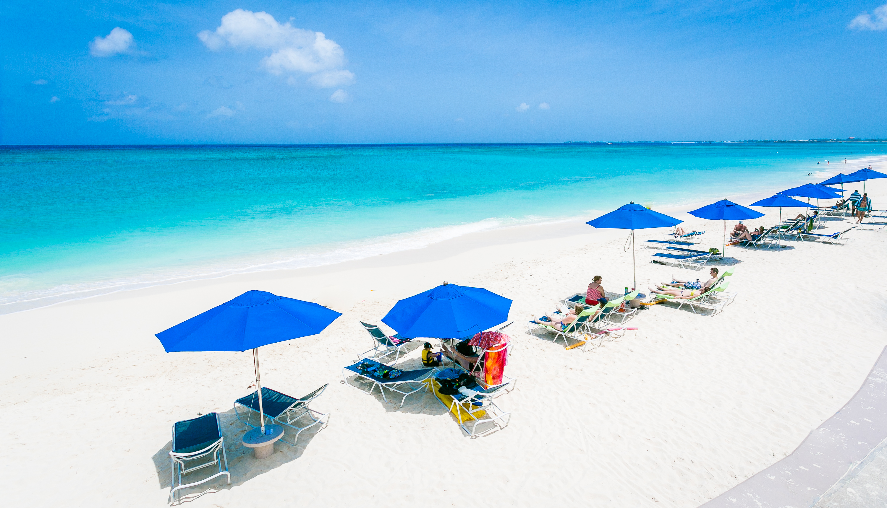 Cayman Reef Resort On Seven Mile Beach Condominiums For Rent In George Town Cayman Islands