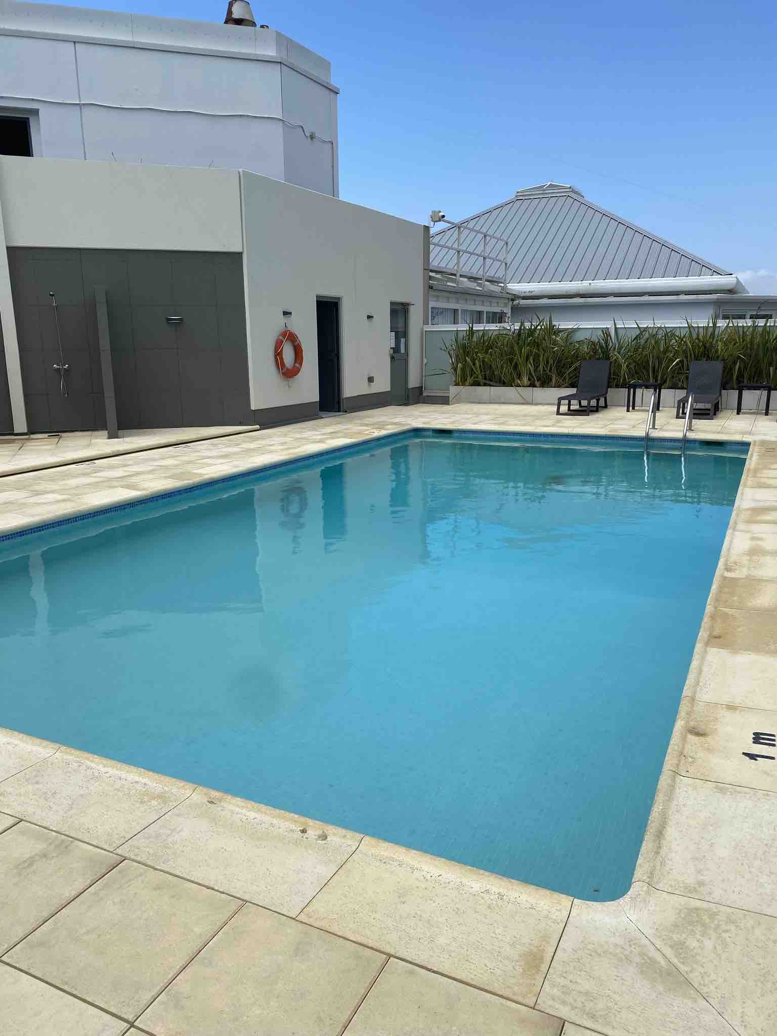 One bedroom apartment with seasonal rooftop pool