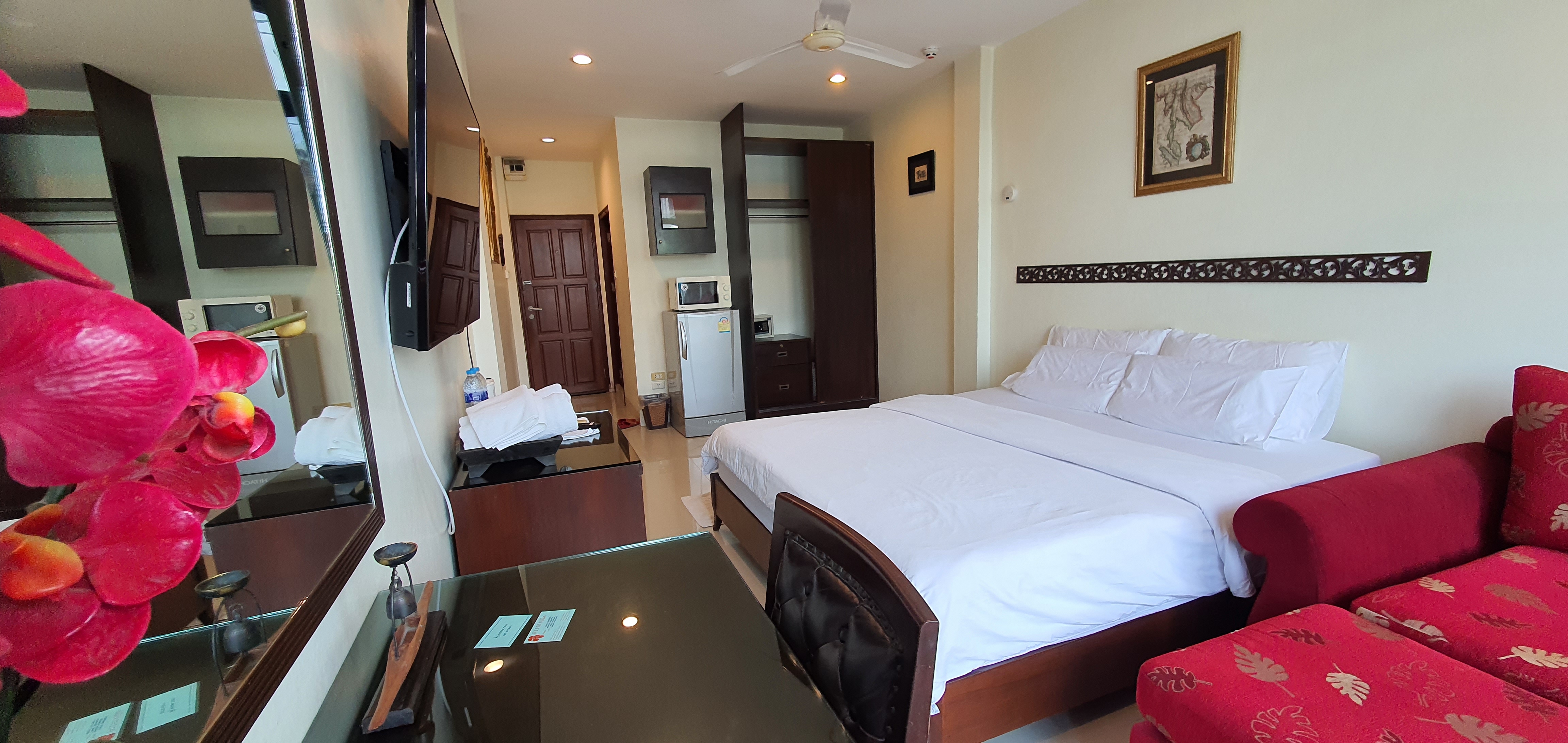 City view Studio surrounding by street food in Bang Kho laen, Bangkok