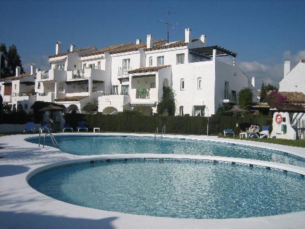 Charming 2 bed middle floor apartment