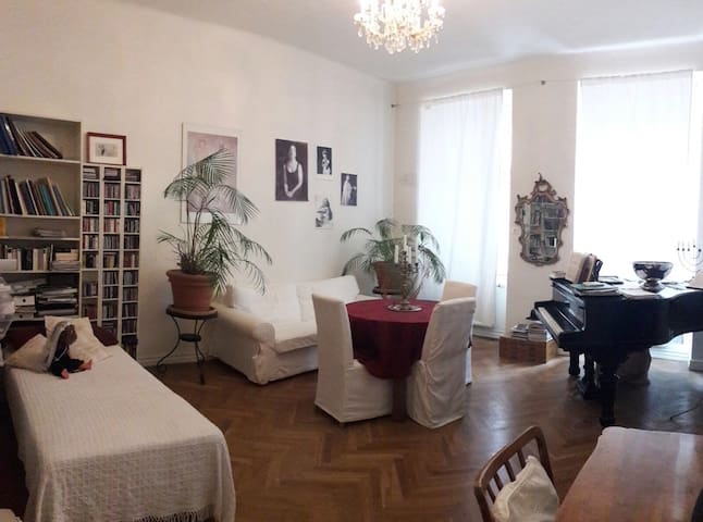 Beautiful 20m2 room near city center