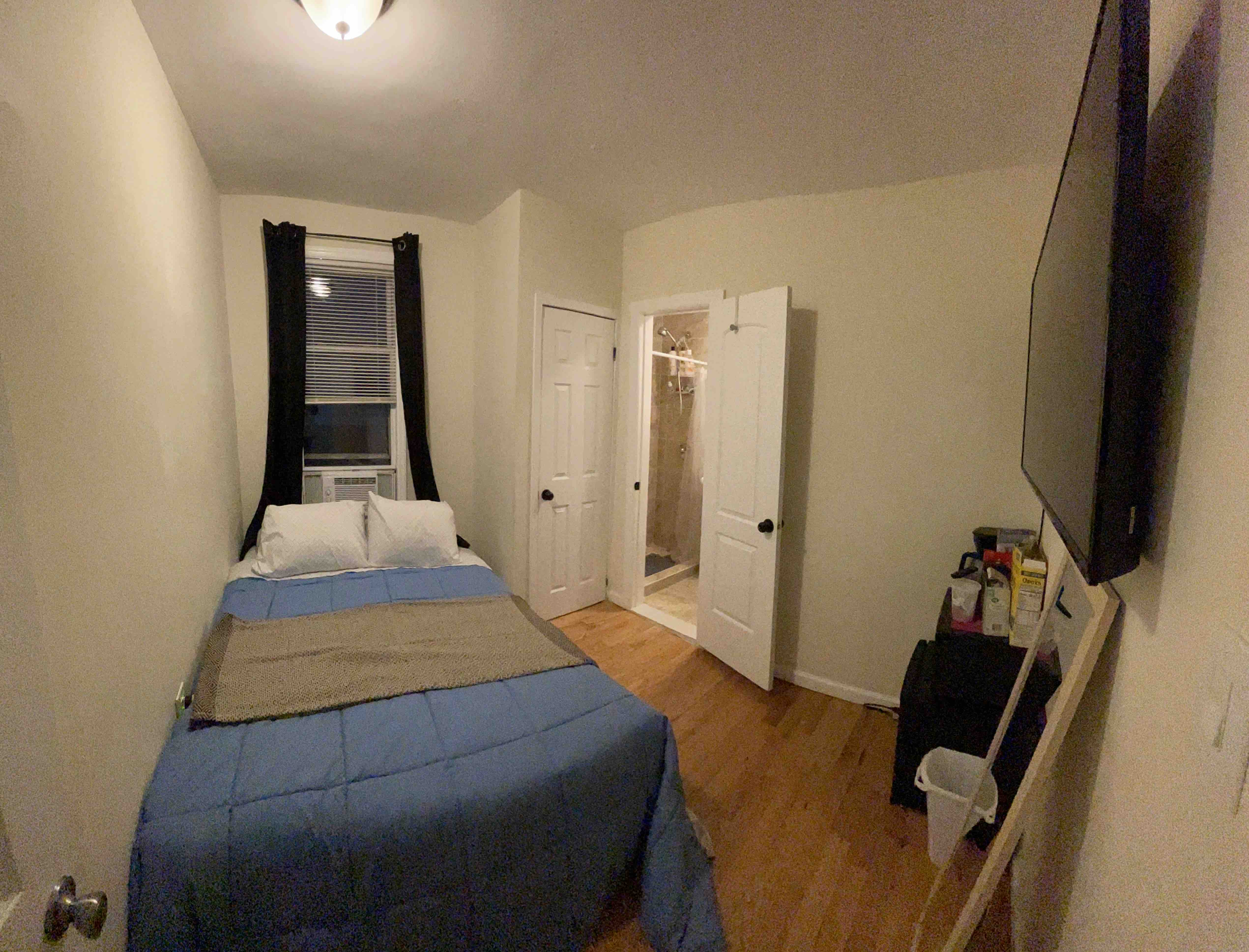 10"Jfk +private bath+corner bus stop