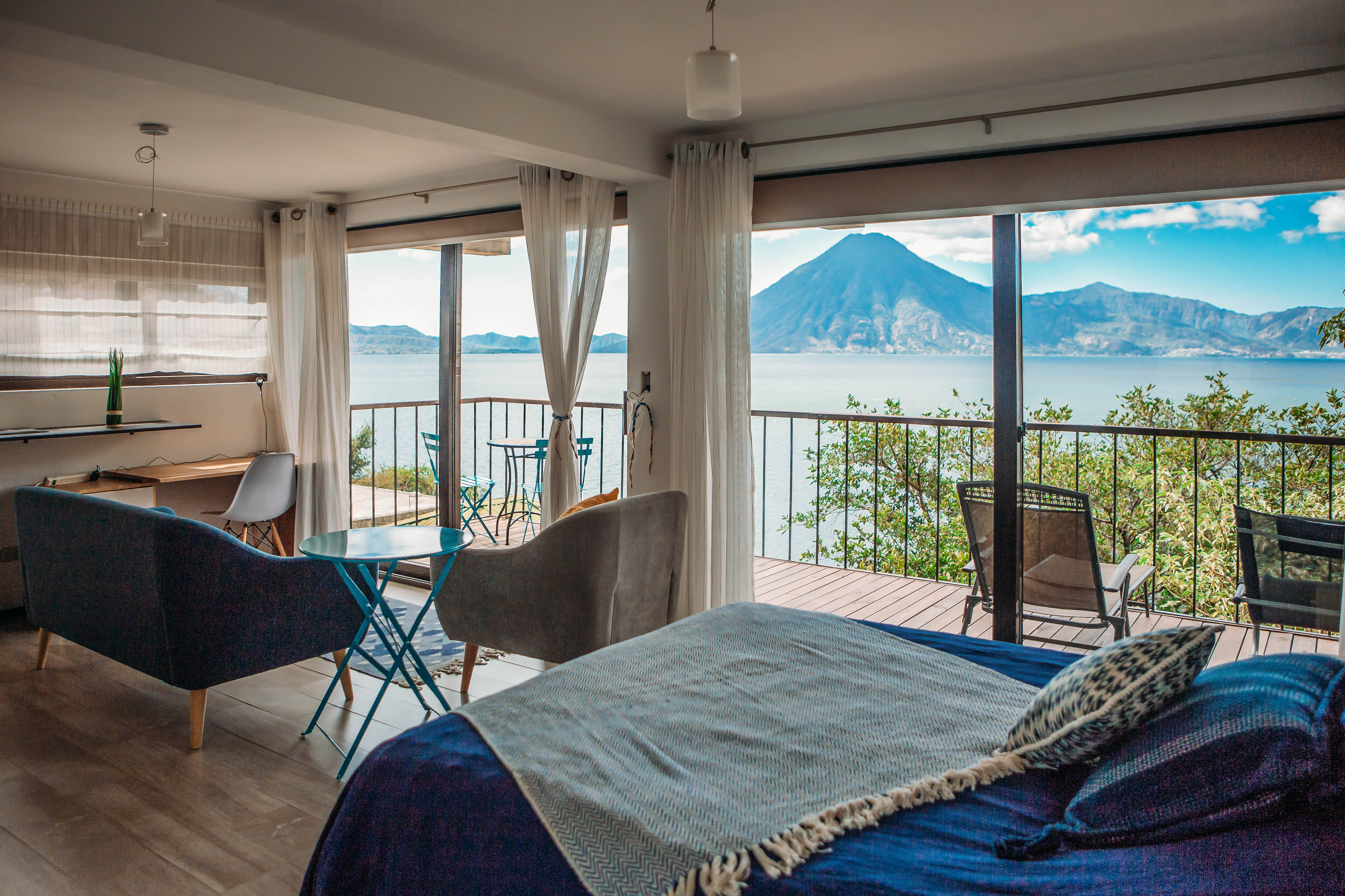 New, stunning views, free hot tub, kayak,Sup board