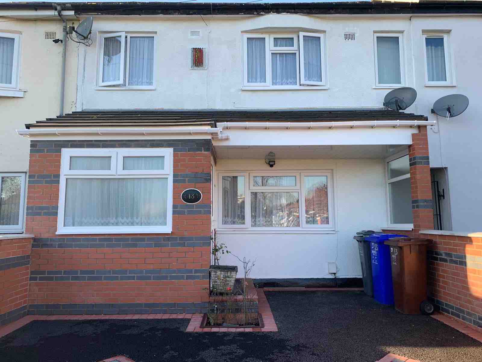 Private double bed with en-suite Female only in Burnage, Greater Manchester