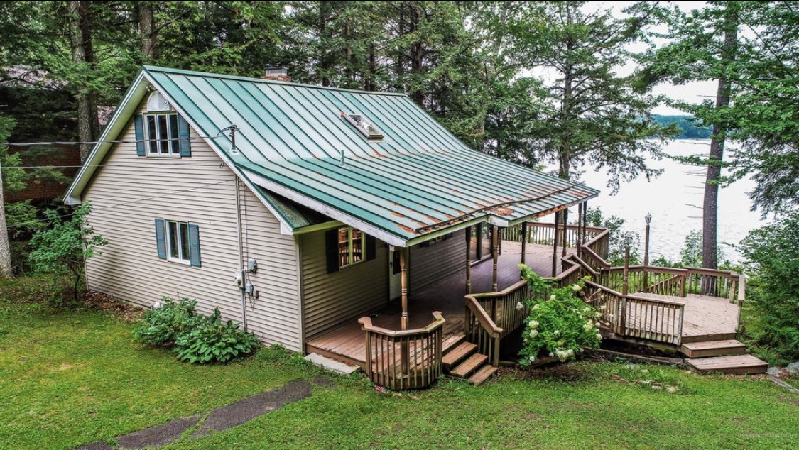 Lakefront Home Sleeps 18, near Augusta / Portland Houses for Rent in