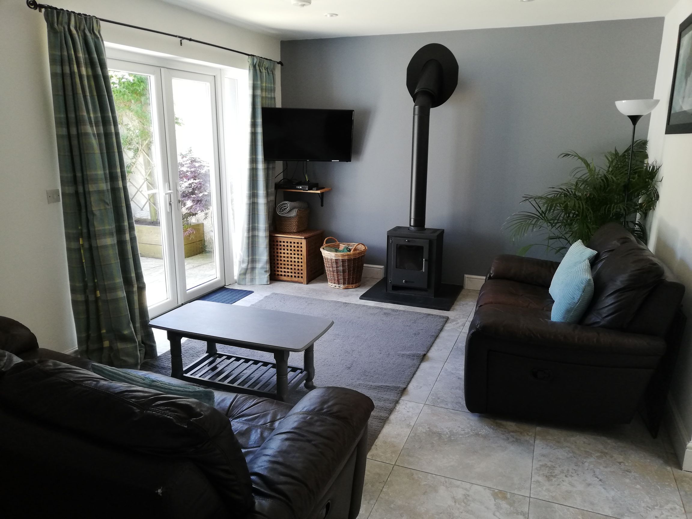 Cwtch Cottage-sleeps 2 - 6