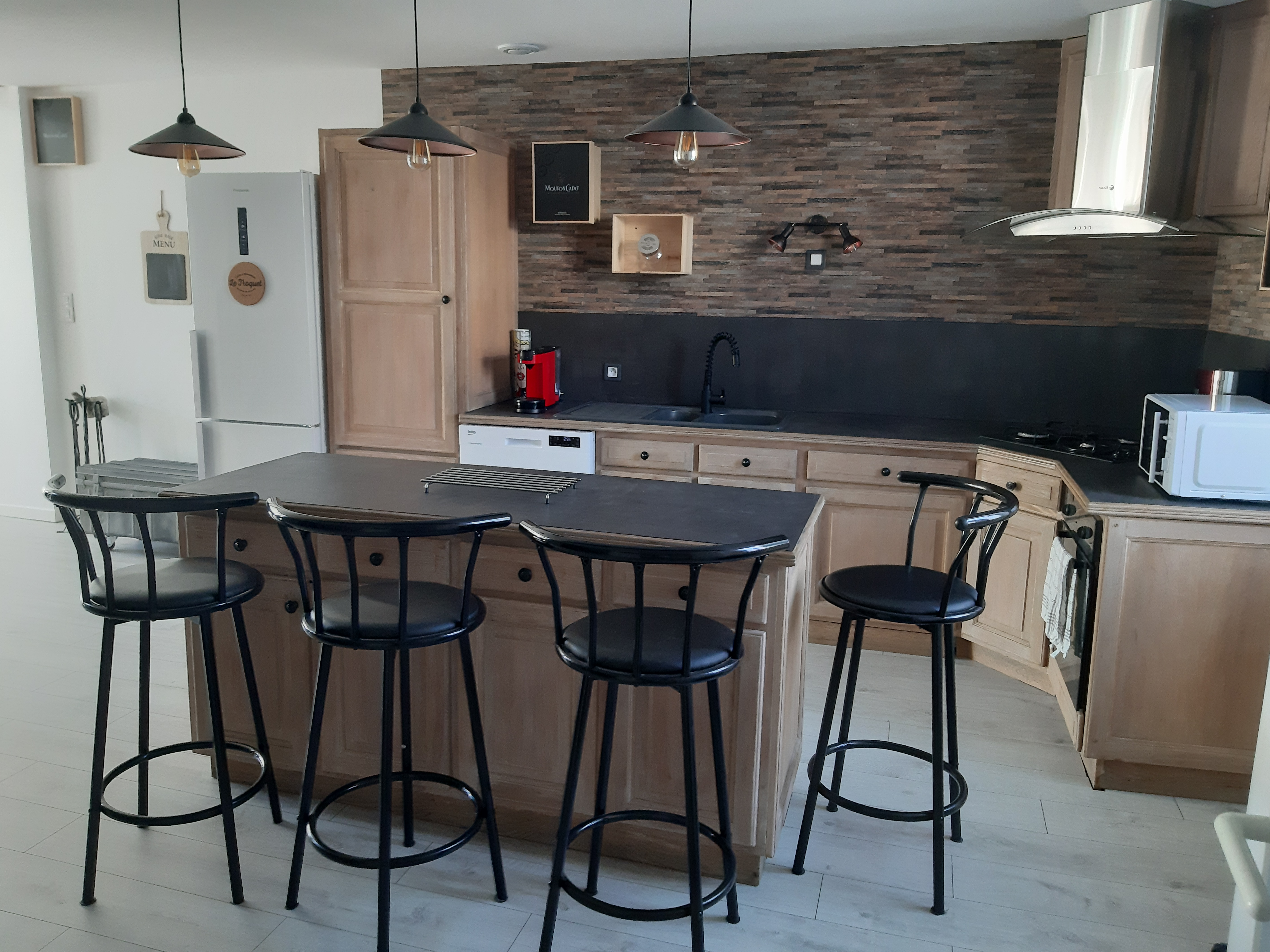 Charming exposed stone house ****